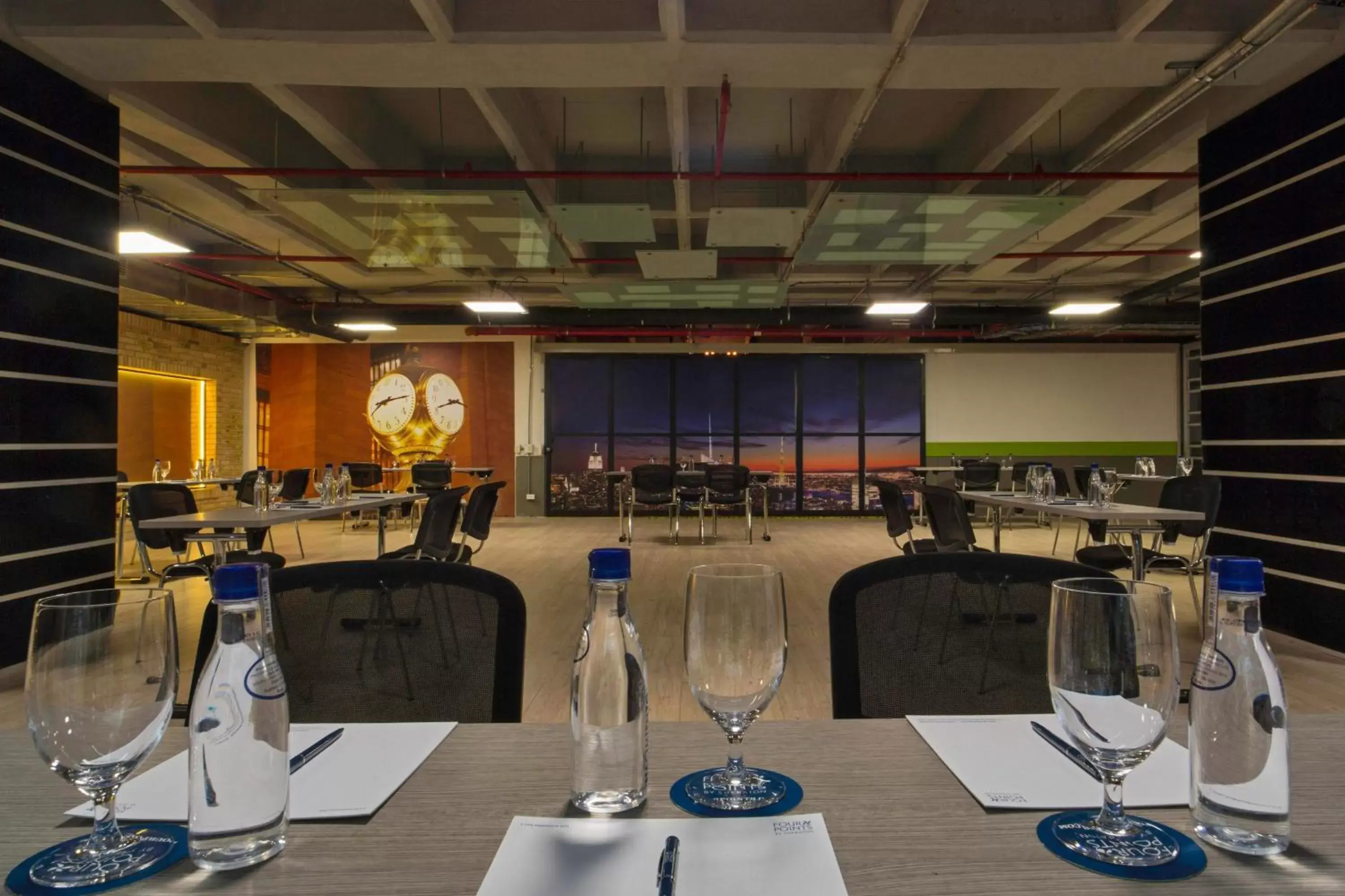 Meeting/conference room, Restaurant/Places to Eat in Four Points By Sheraton Bogota