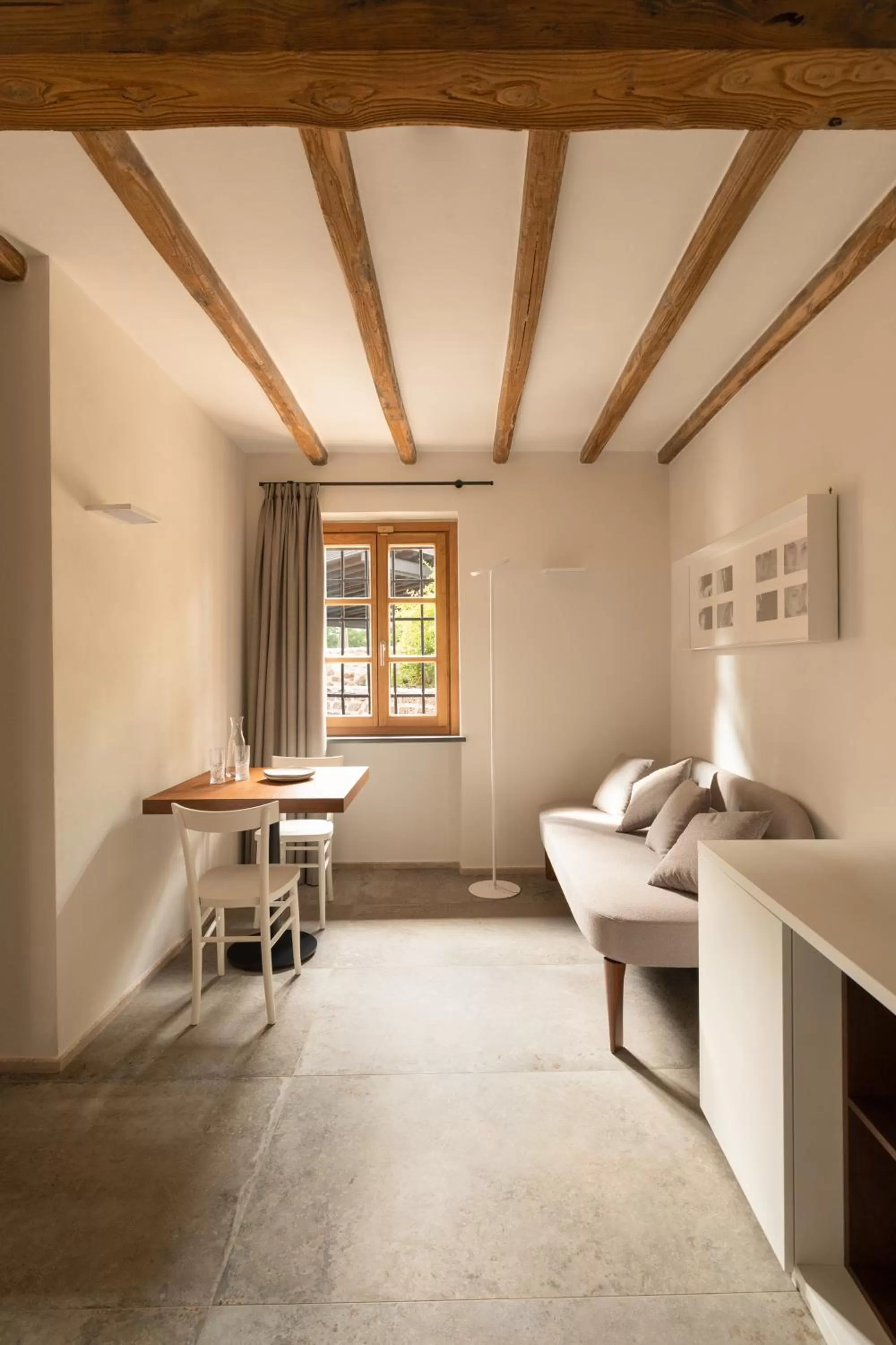 Seating area in Antico Borgo Molino 7cento vicino ai Giardini di Ninfa