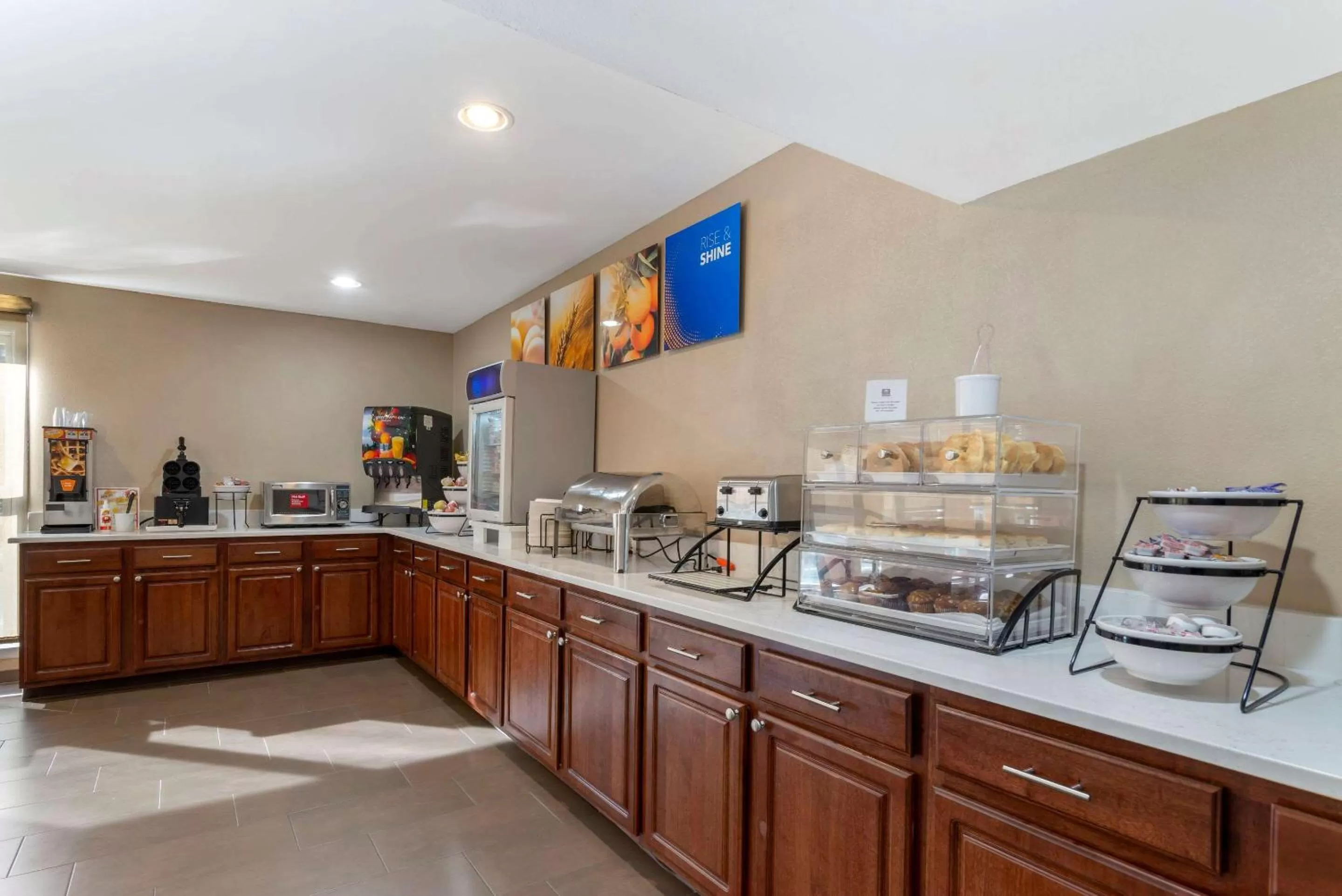 Breakfast in Comfort Inn & Suites - near Robins Air Force Base Main Gate