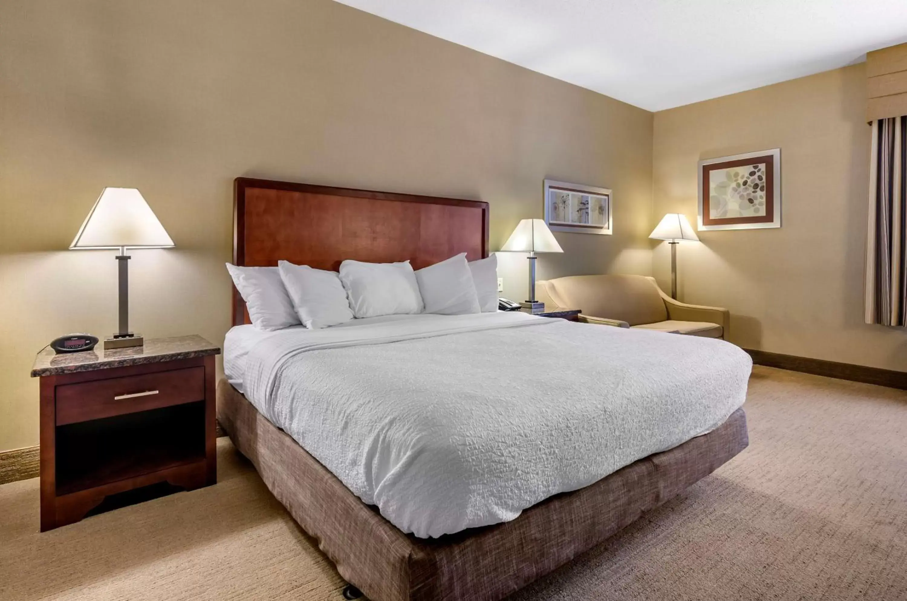 Bedroom, Bed in Best Western Plus Inn at Hunt Ridge