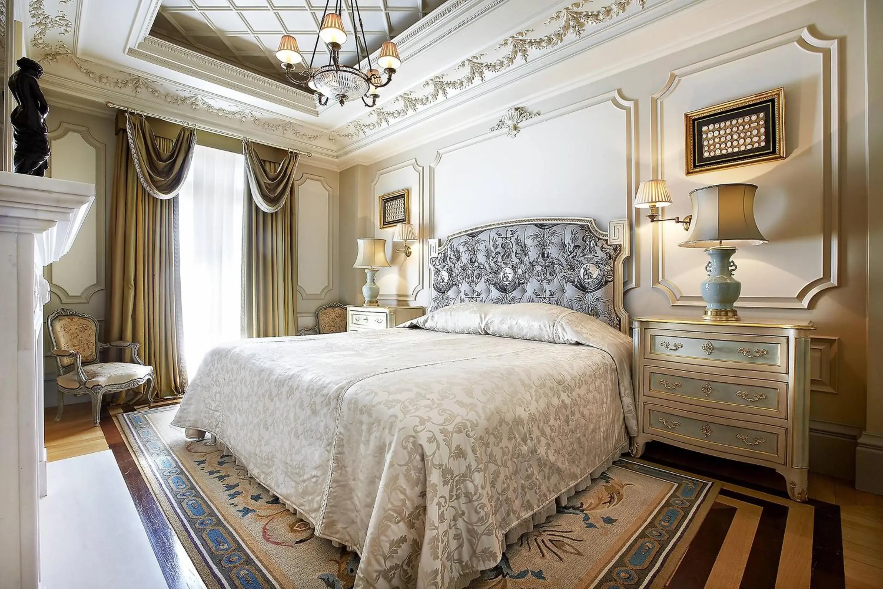 Bedroom, Bed in Hotel Grande Bretagne, a Luxury Collection Hotel, Athens