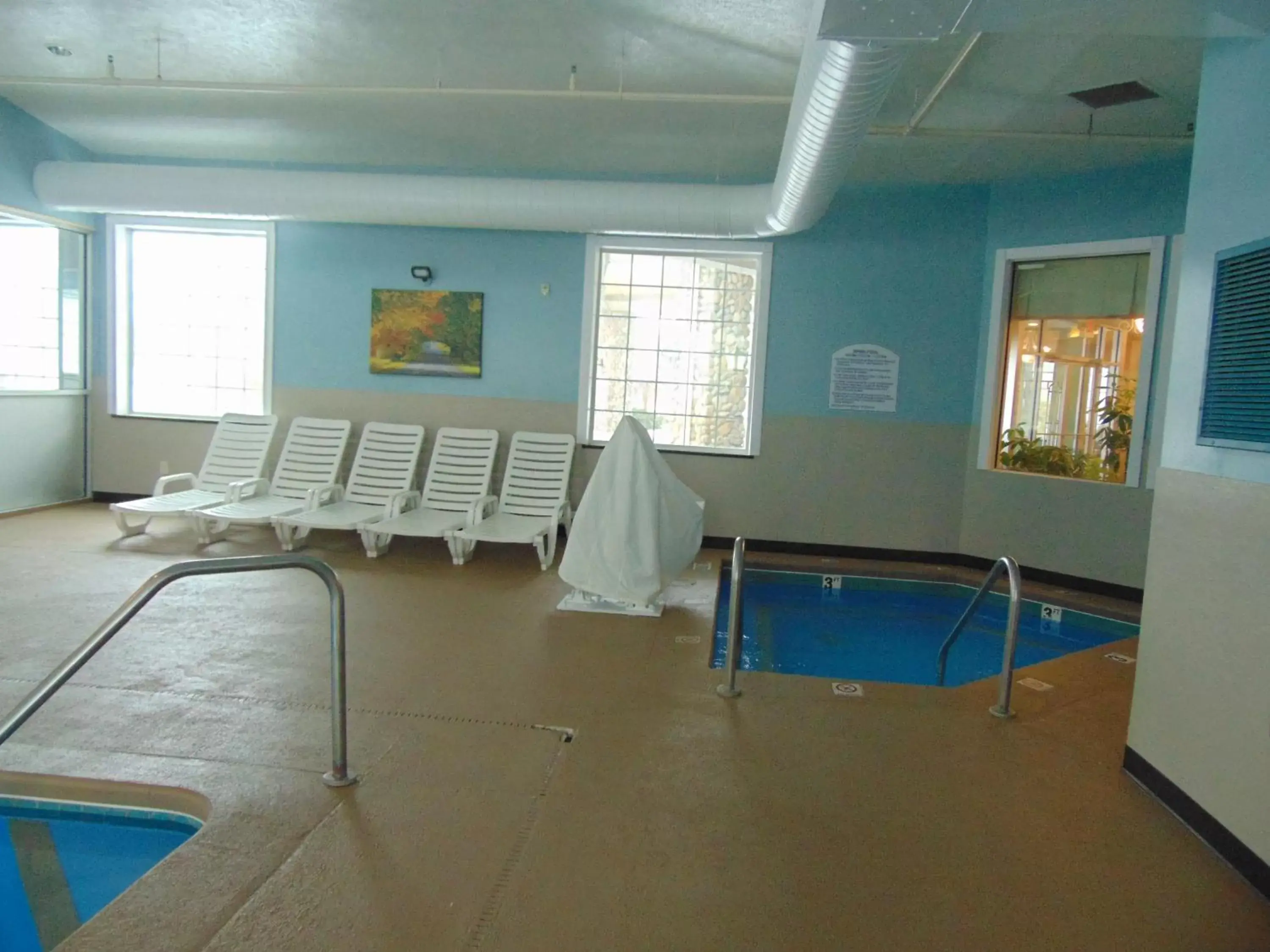 Swimming pool in Days Inn by Wyndham Pentwater Swimming pool in Days Inn by Wyndham Pentwater