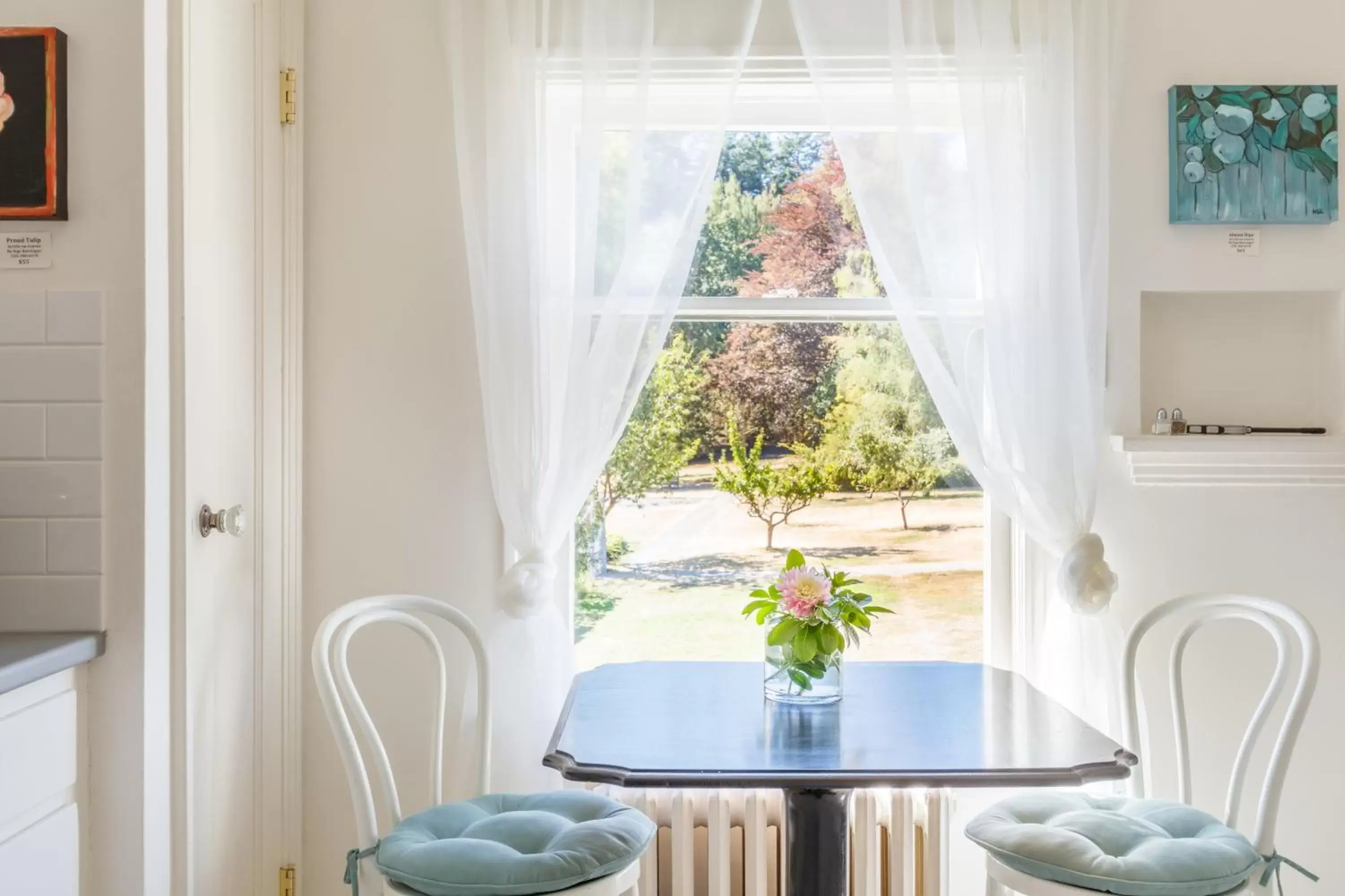 Kitchen or kitchenette, Dining Area in Fairholme Manor Inn