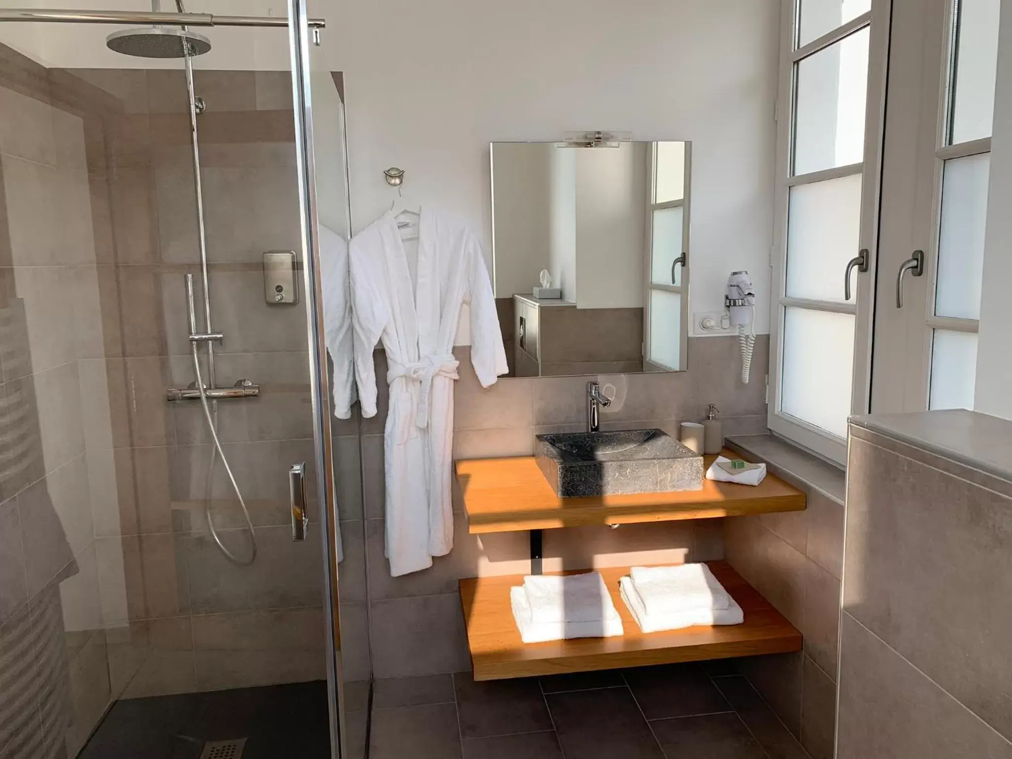 Shower, Bathroom in Villa Harriet