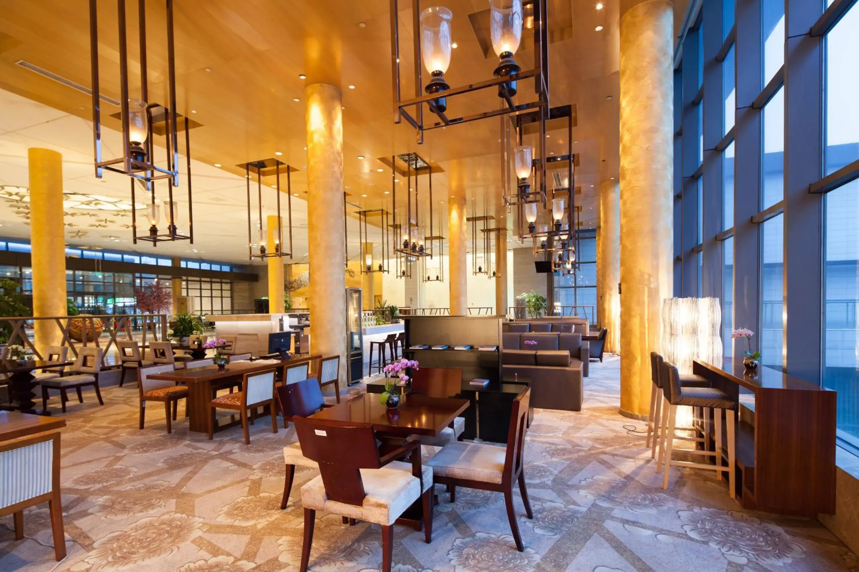 Lounge or bar, Restaurant/Places to Eat in Holiday Inn Beijing Shijingshan Parkview, an IHG Hotel