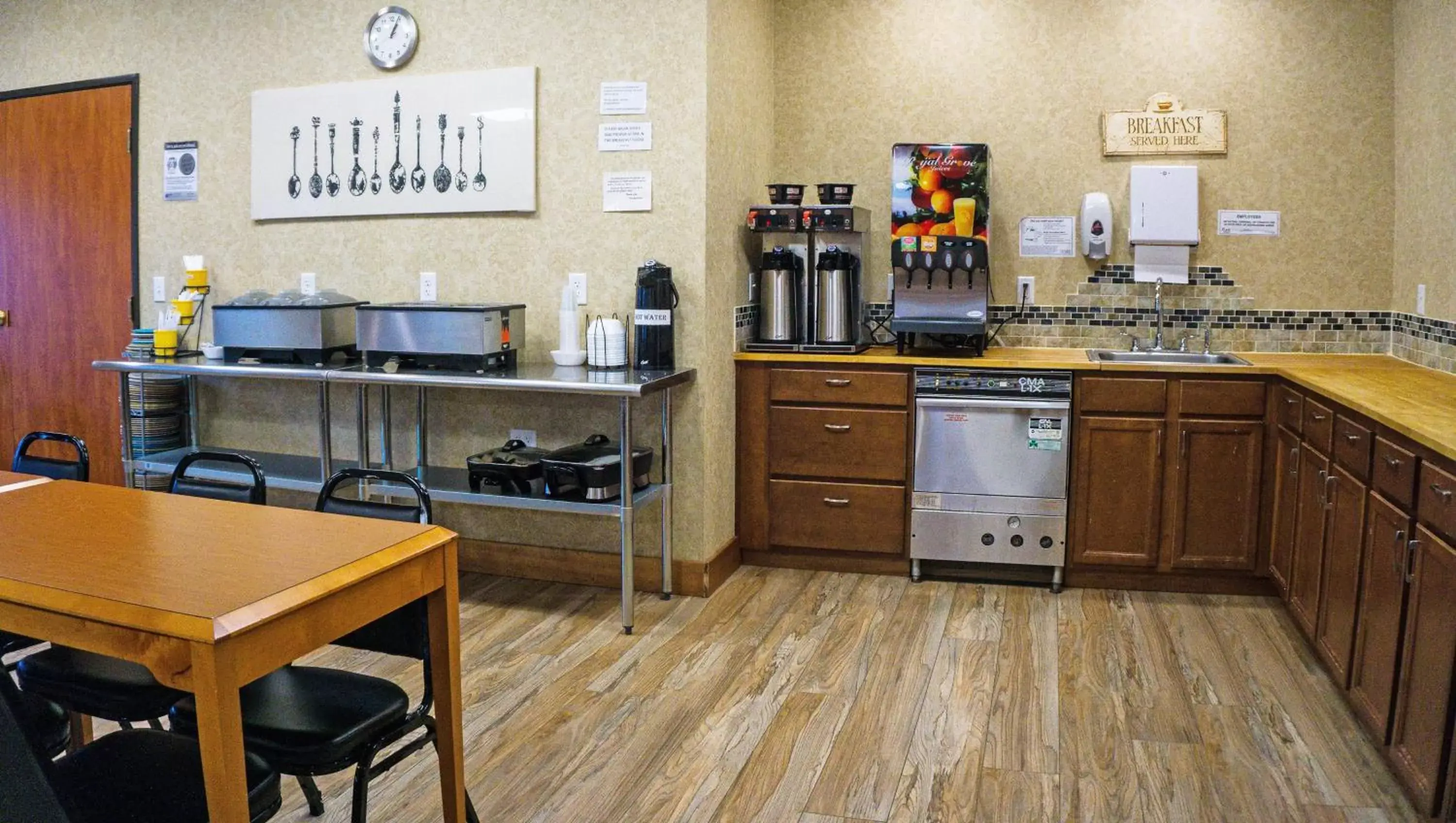 Breakfast, Kitchen/Kitchenette in Clatskanie River Inn