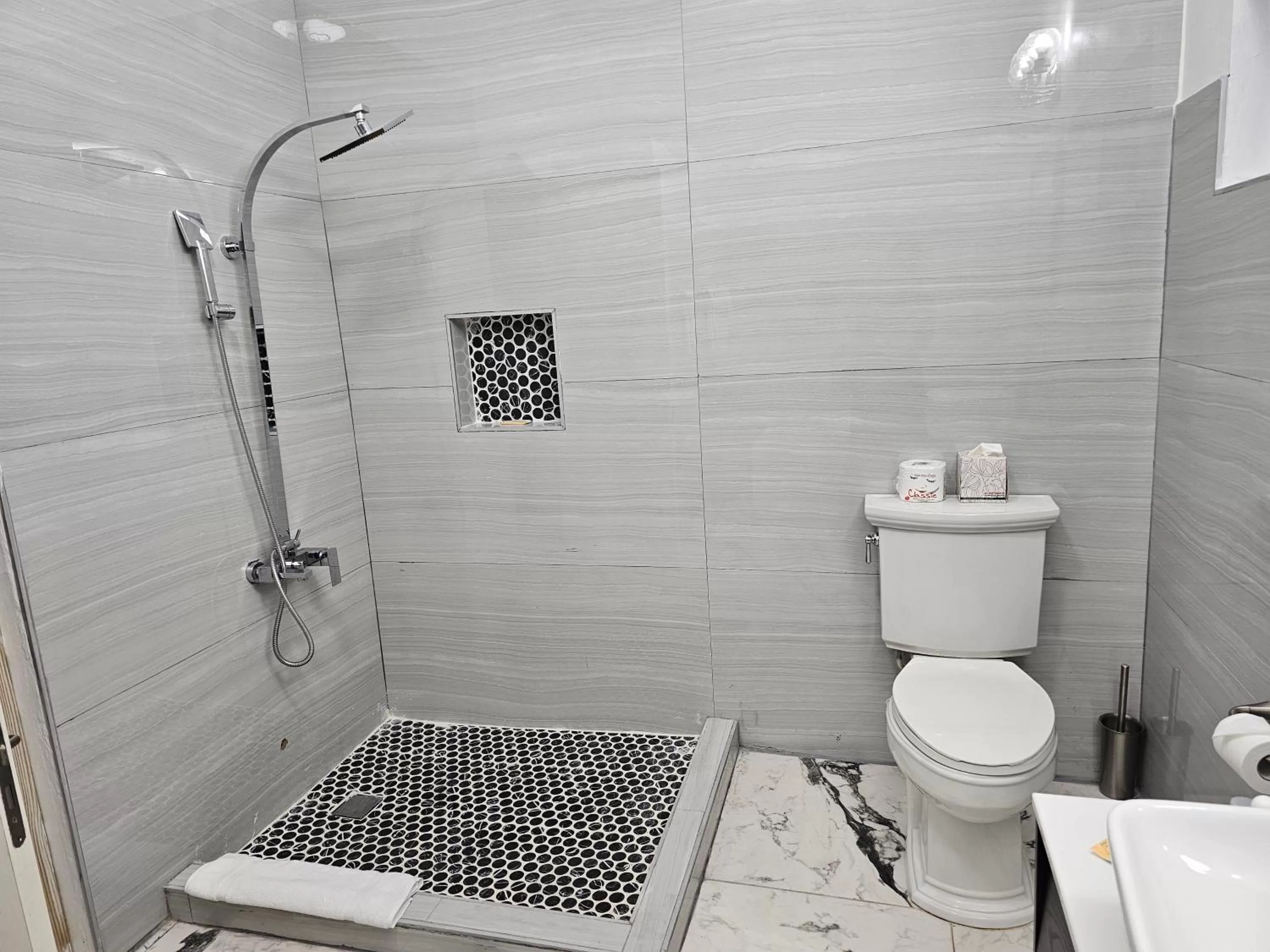 Bathroom in Roots Cafe Rooms