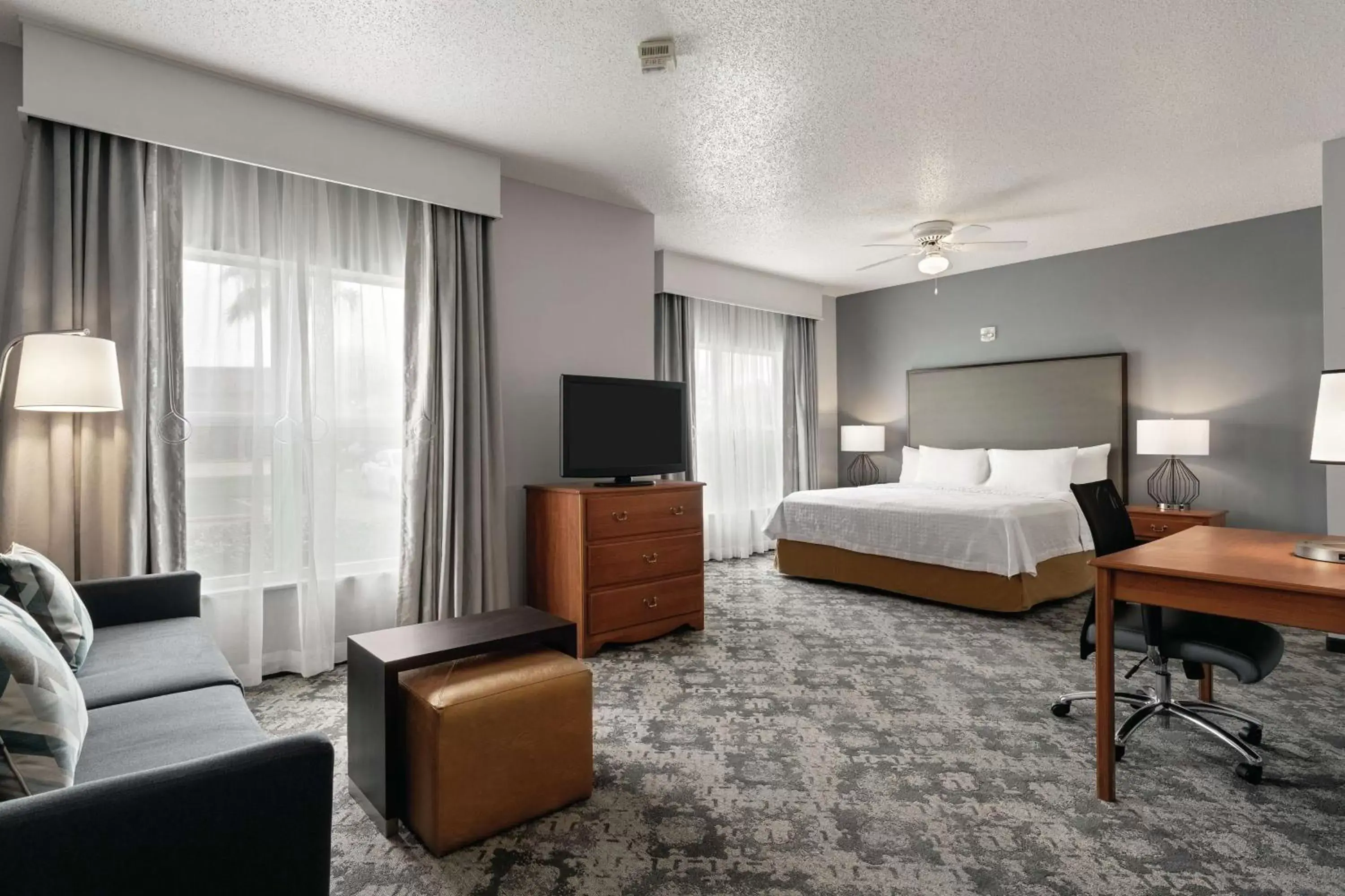 Bedroom, TV/Entertainment Center in Homewood Suites by Hilton Corpus Christi