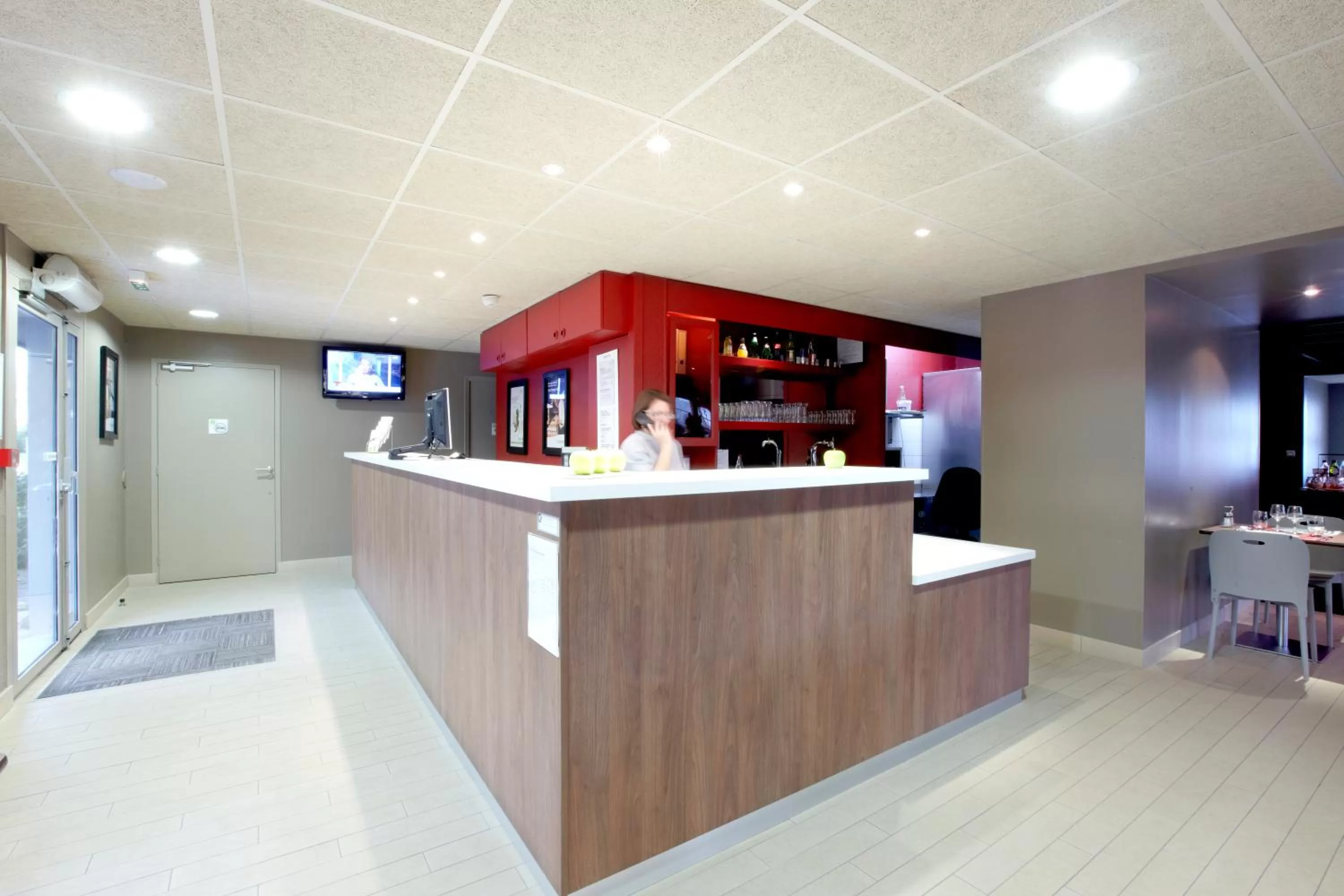 Lobby or reception in Campanile Nantes ~ Saint-Herblain