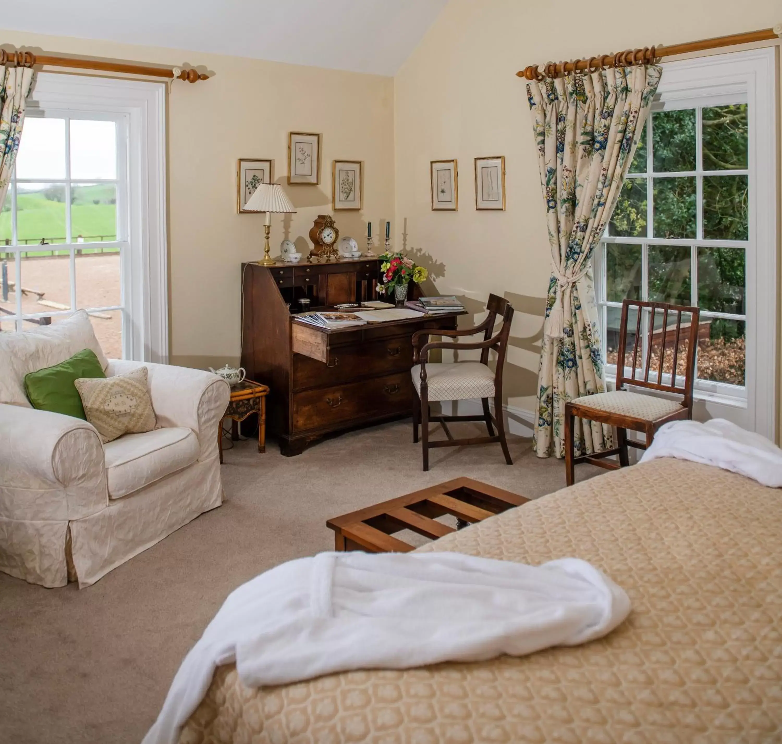Bedroom, Seating Area in Ballymote Country House