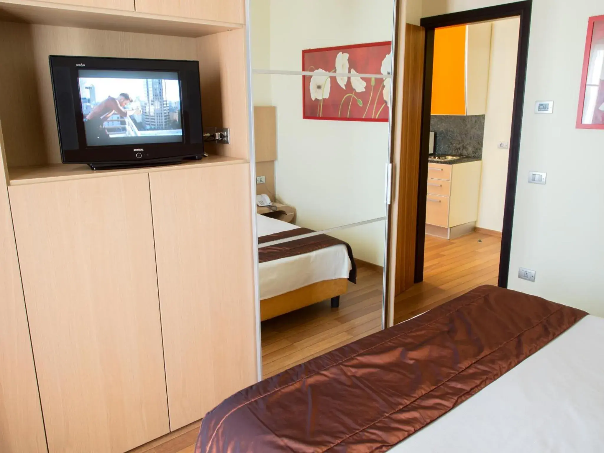 Bed, TV/Entertainment Center in Bibione Palace Spa Hotel