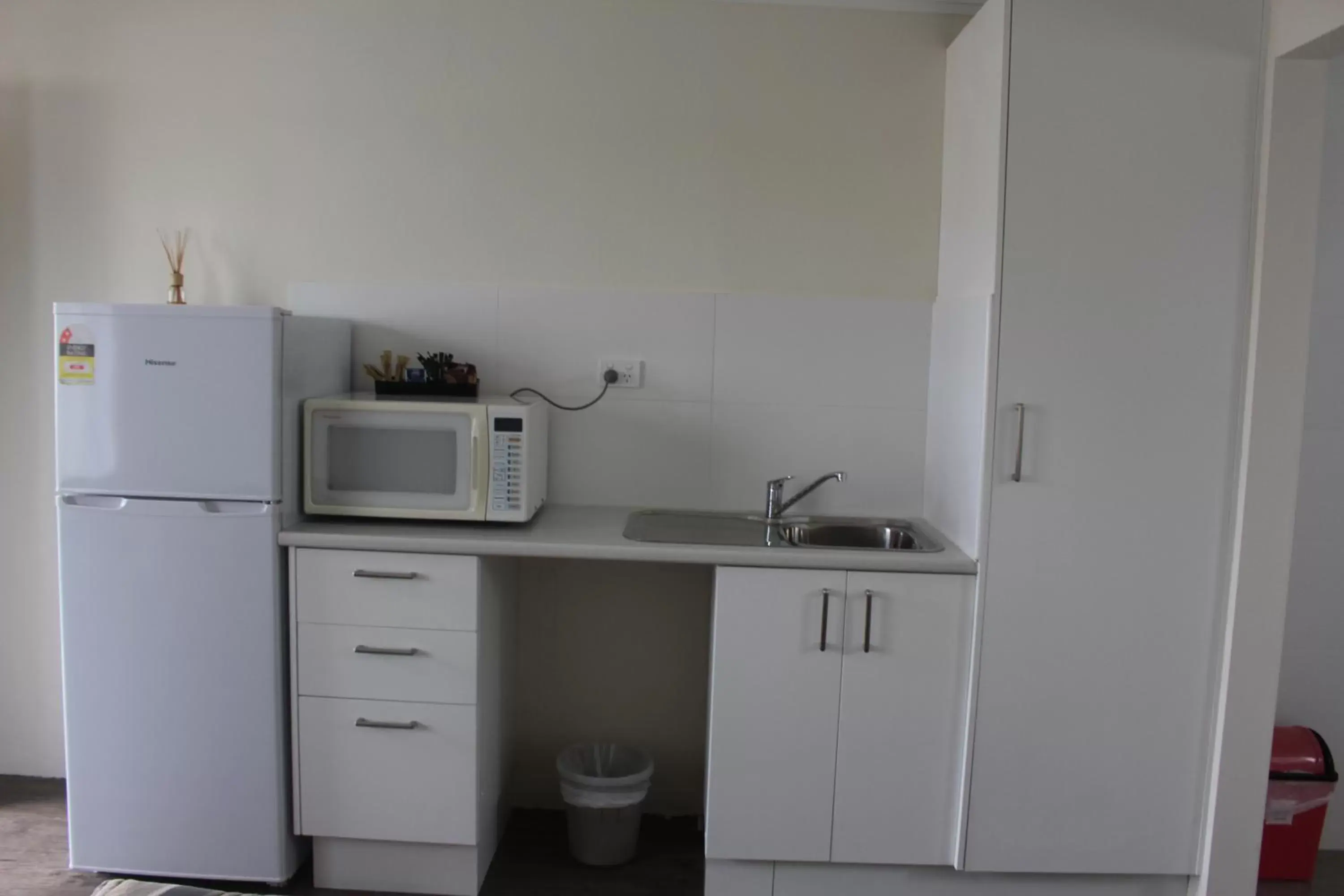 Kitchen/Kitchenette in Centrepoint Motel