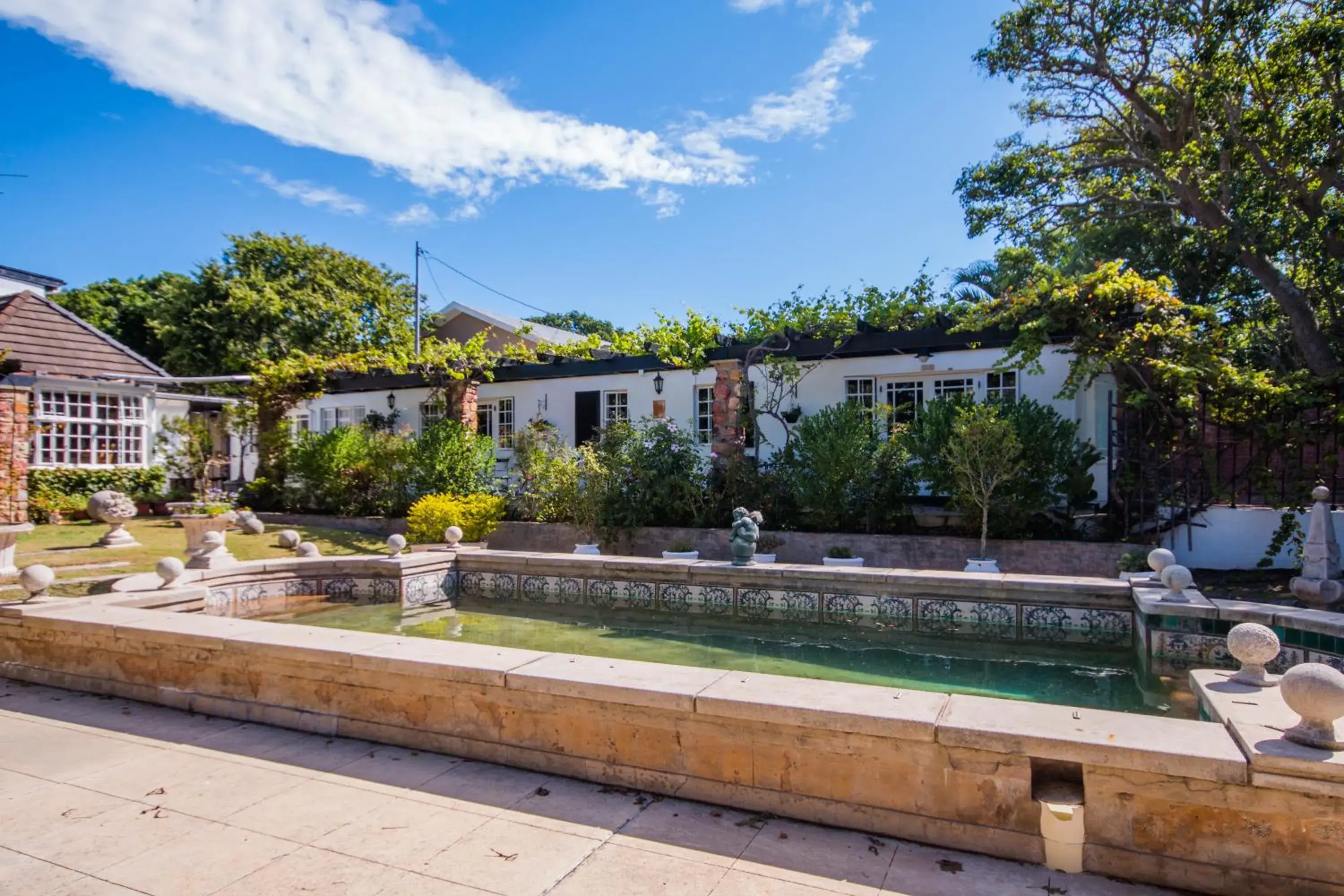 Swimming pool, Property Building in Forest Hall Guest House