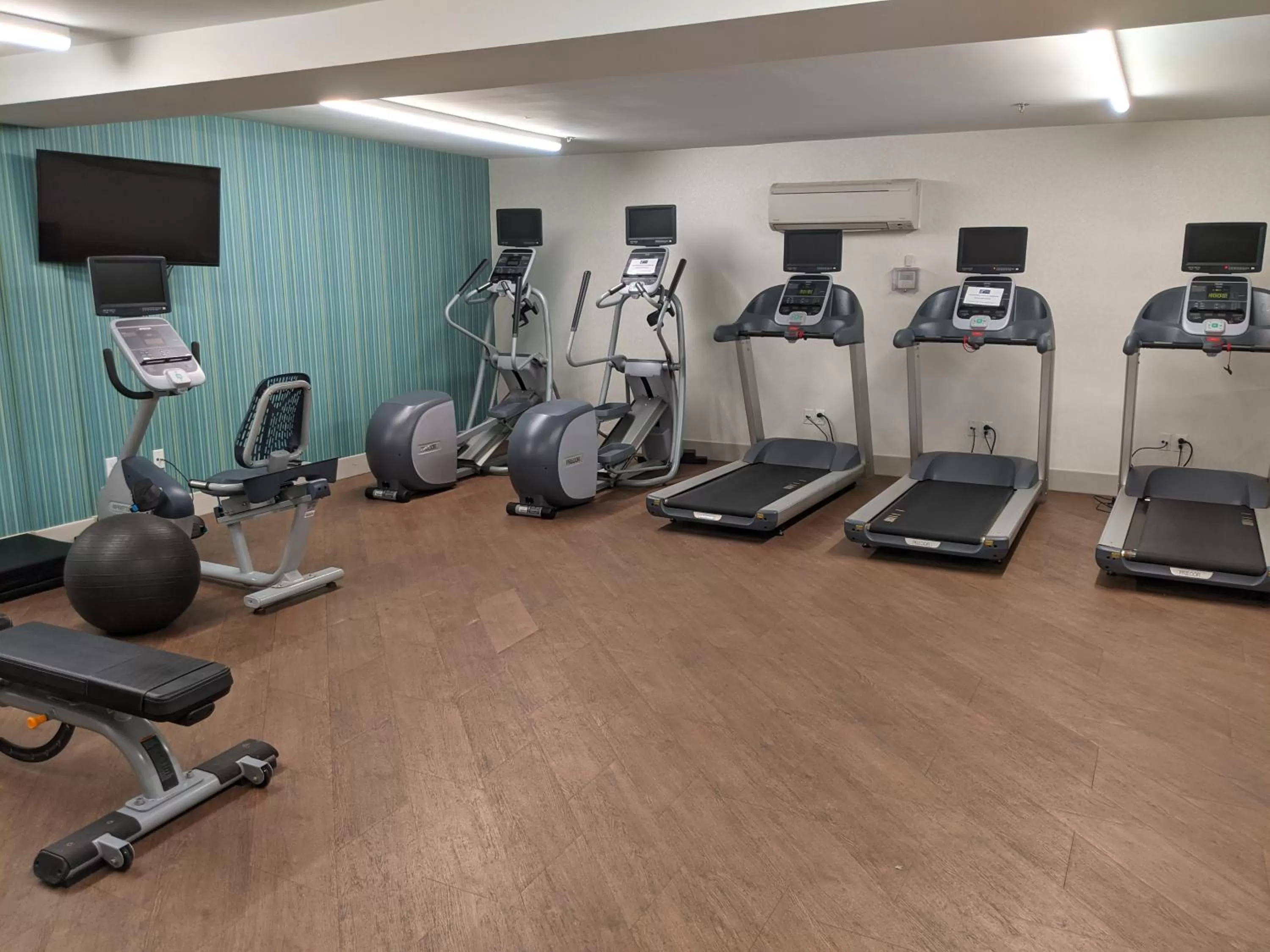 Fitness centre/facilities in Holiday Inn Express South Burlington by IHG