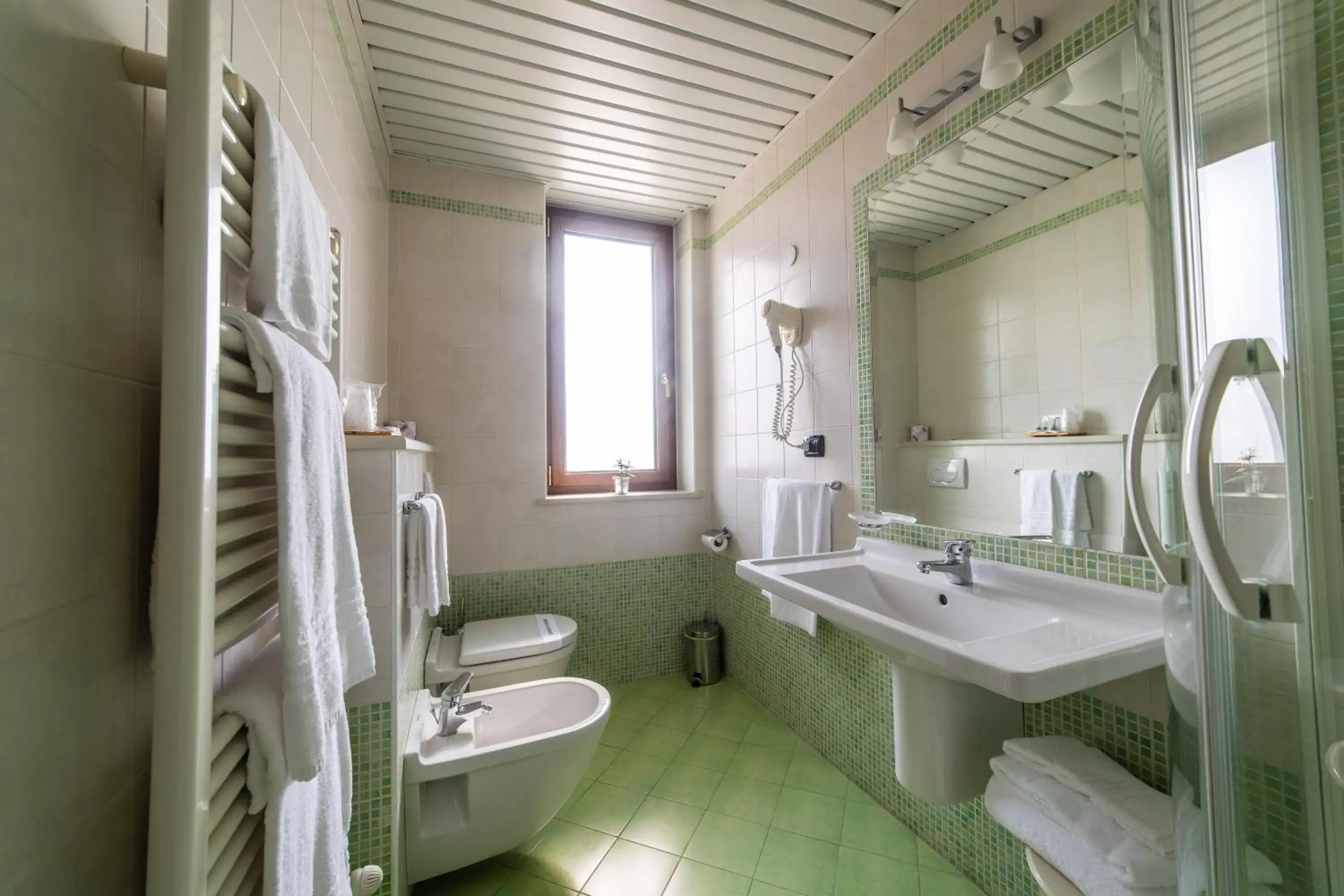 Toilet, Bathroom in Hotel Gardenia