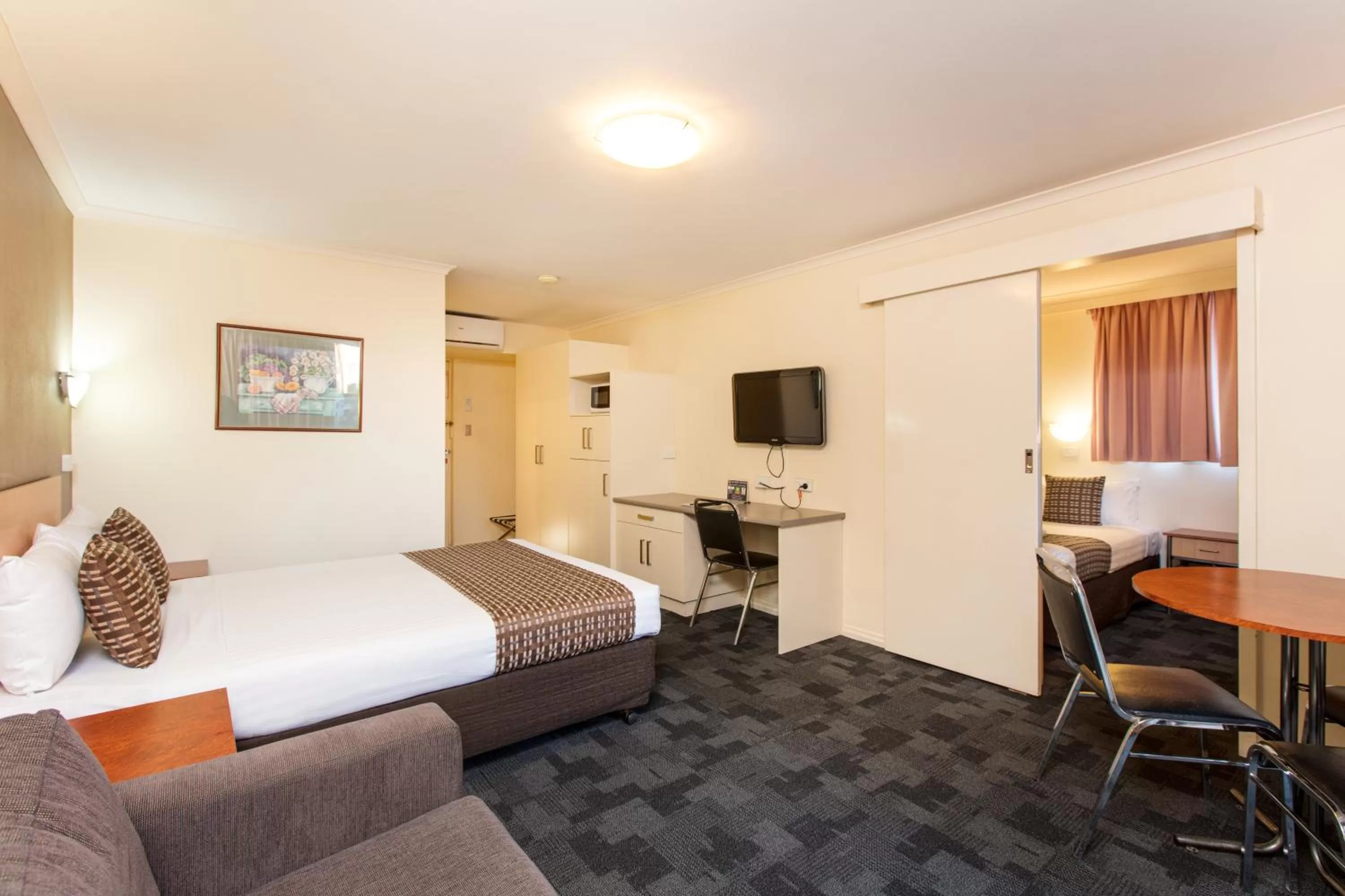Bed in Mildura Inlander Resort