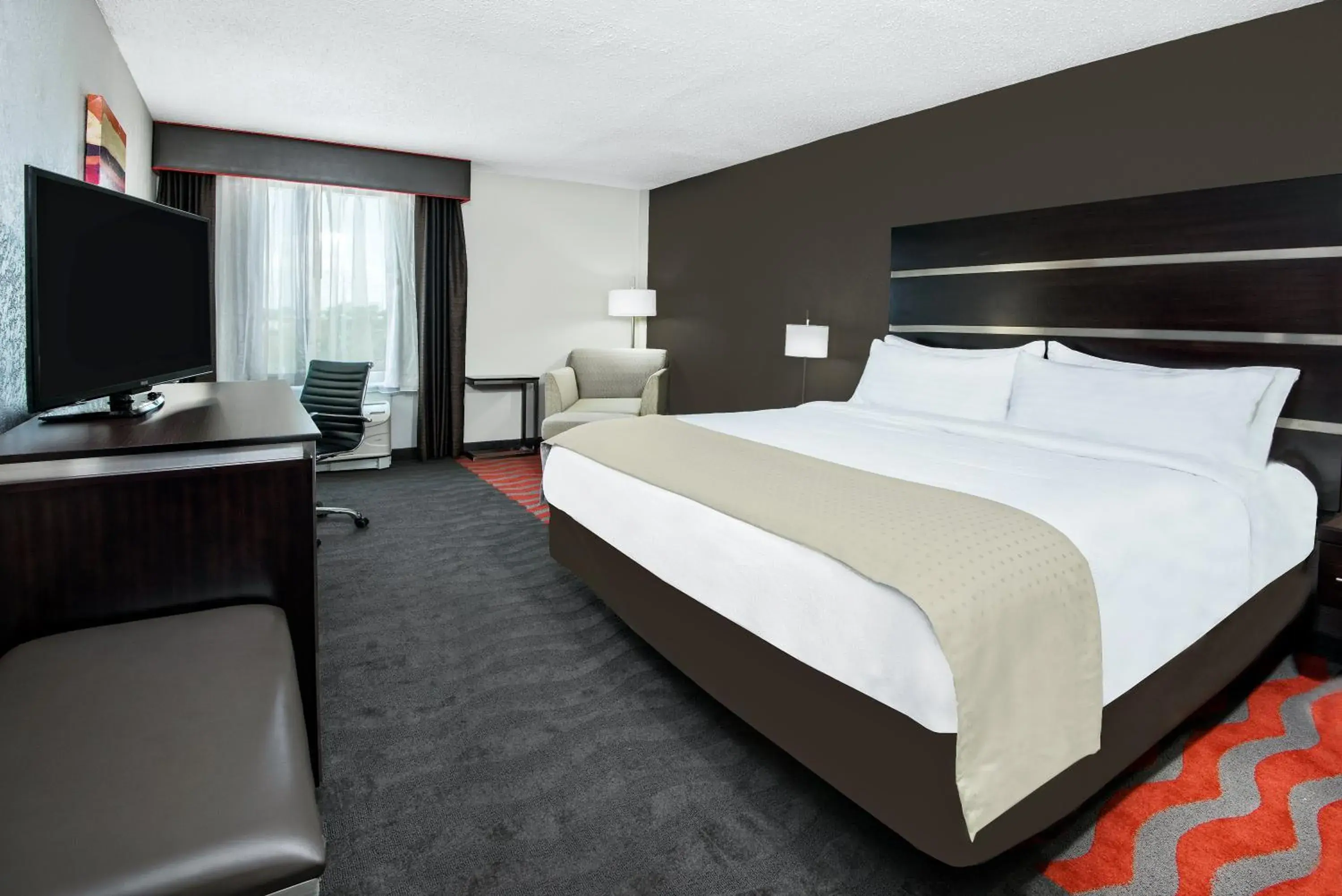 Photo of the whole room, Bed in Holiday Inn Houston SW-Near Sugar Land