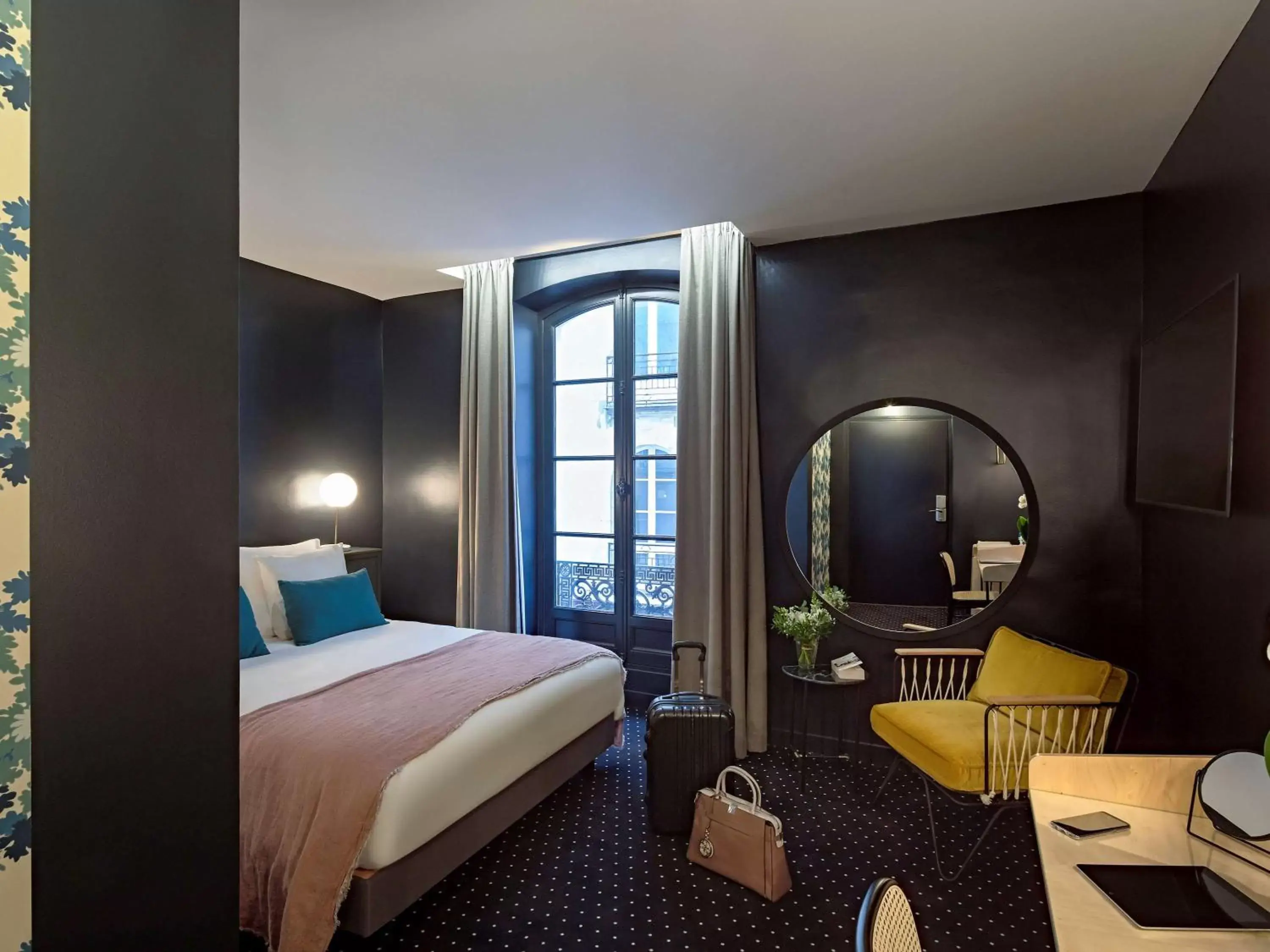 Photo of the whole room, Room Photo in Mercure Nantes Centre Passage Pommeraye