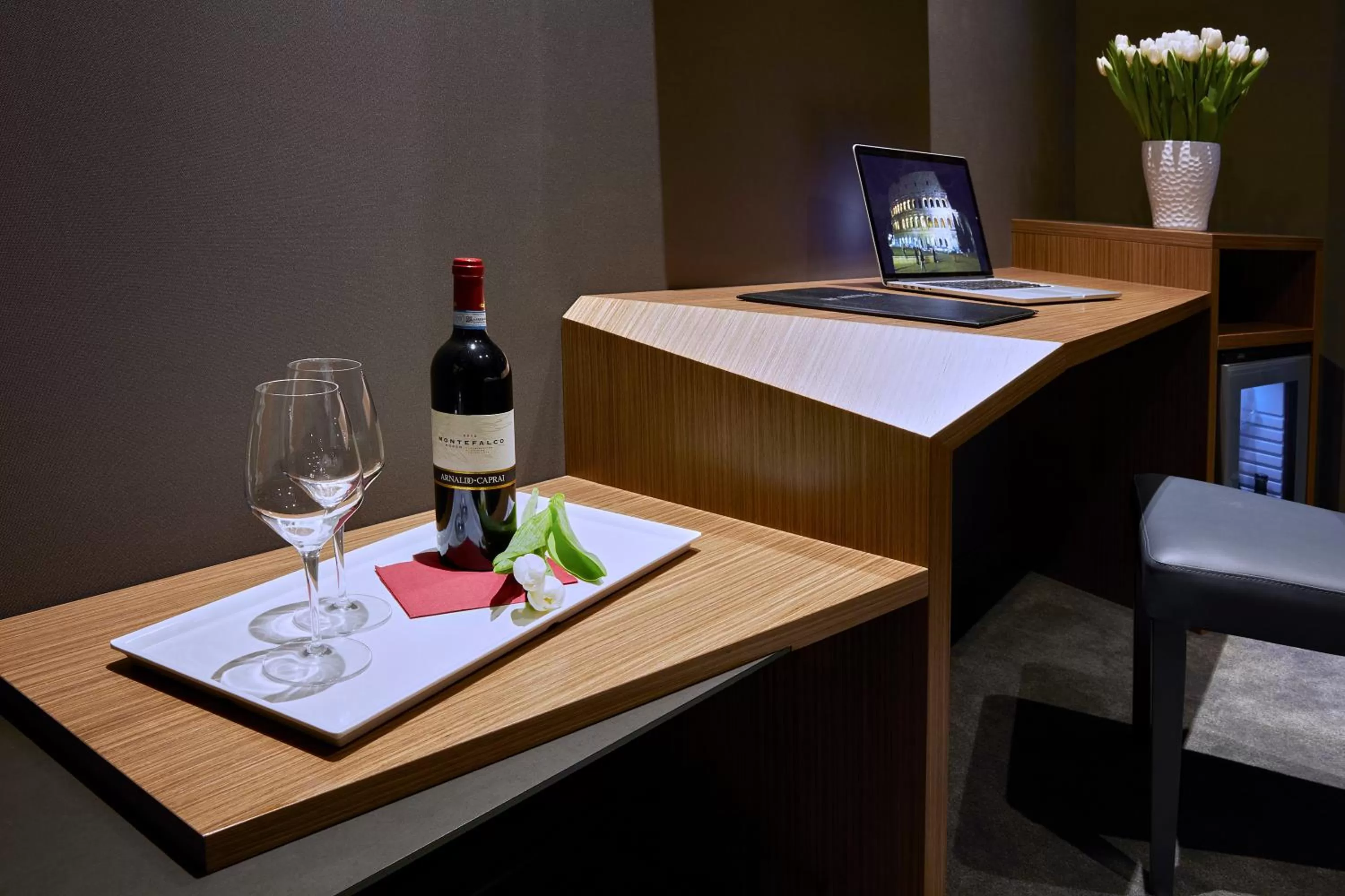 Bedroom in Hotel The Building