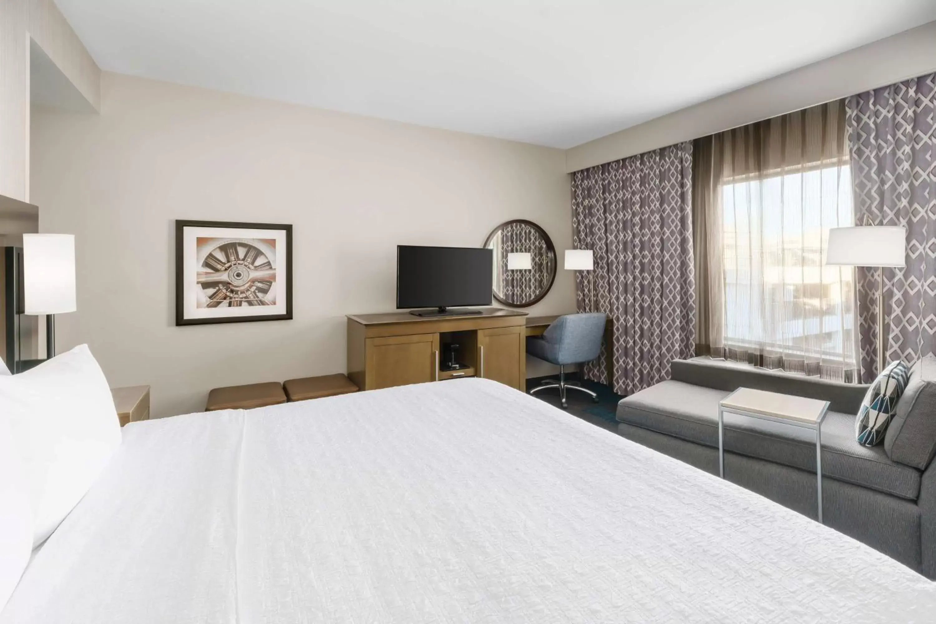 Bedroom, Bed in Hampton Inn & Suites LAX El Segundo