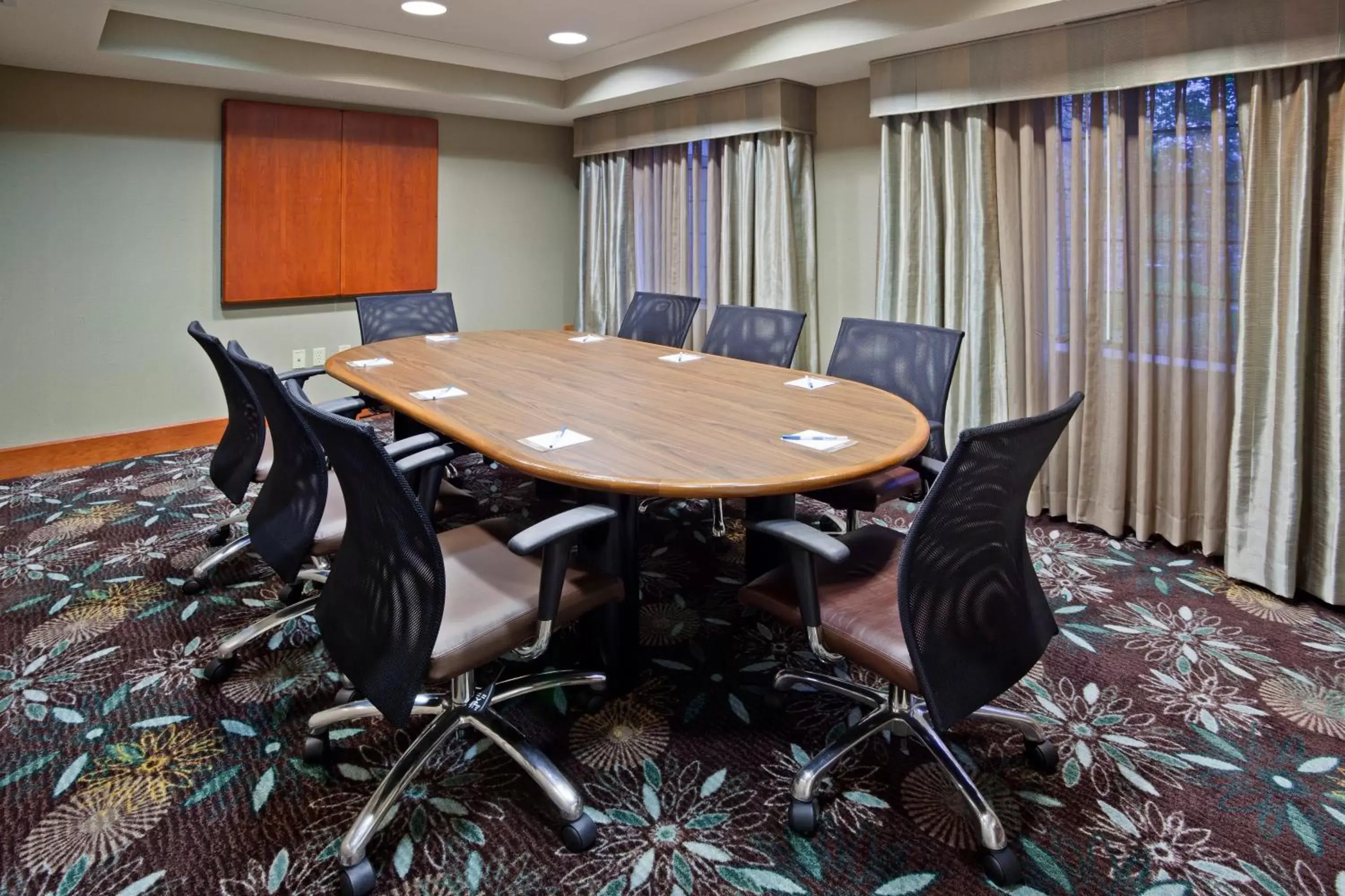 Meeting/conference room in Staybridge Suites Minneapolis-Bloomington, an IHG Hotel