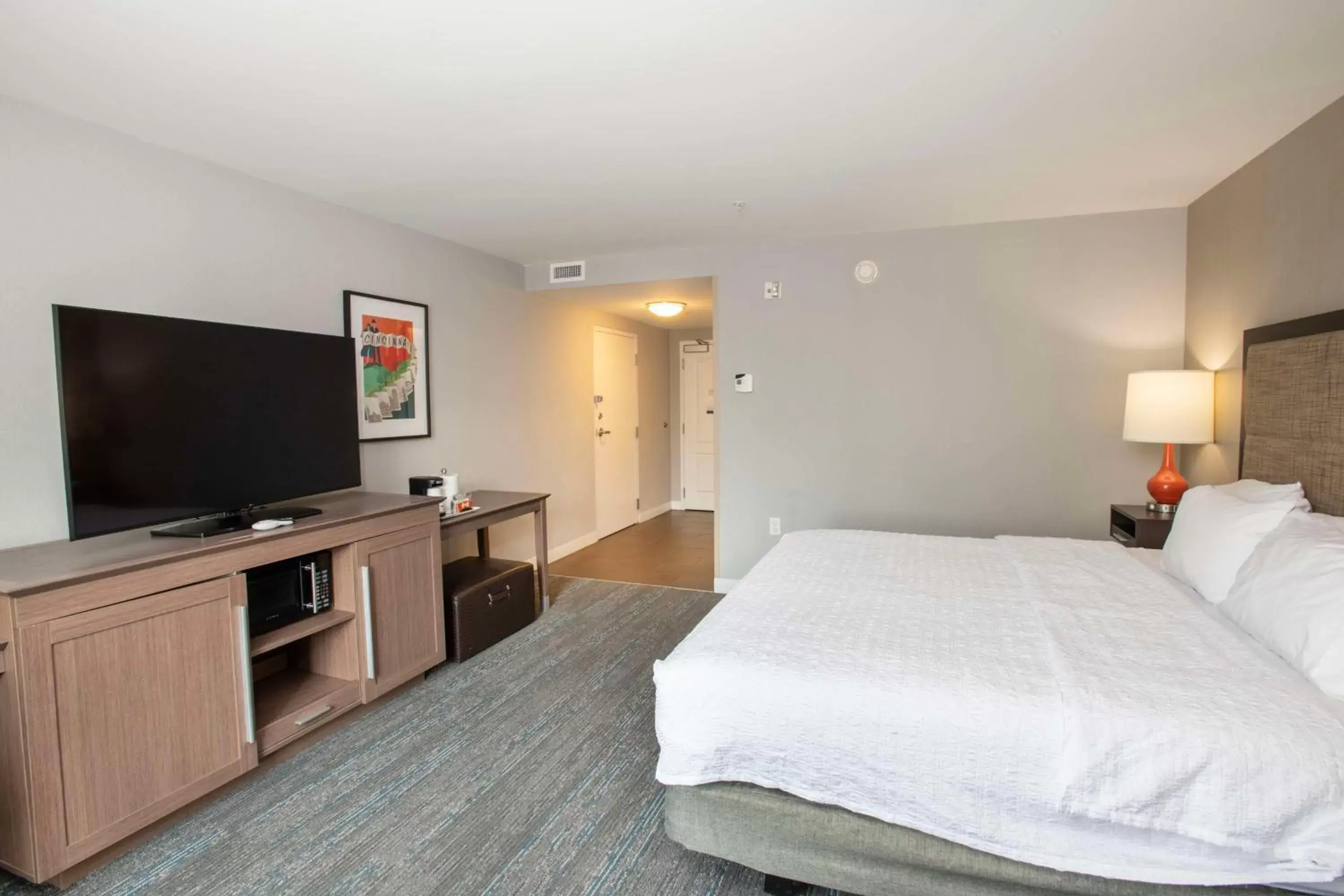 Bed, TV/Entertainment Center in Hampton Inn & Suites - Cincinnati/Kenwood, OH