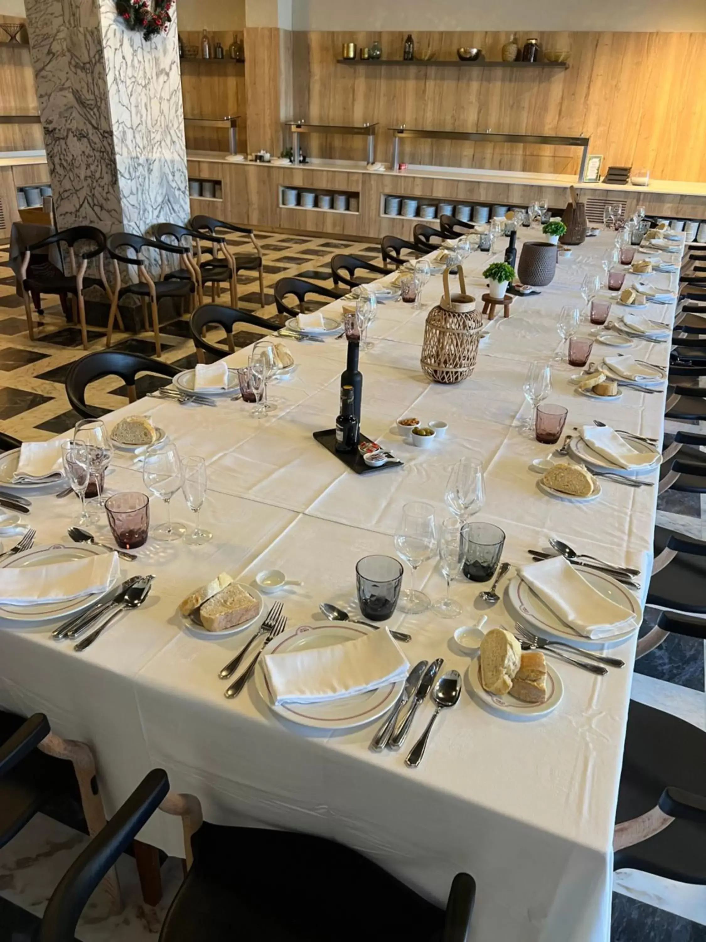 Restaurant/Places to Eat in Hotel Turia