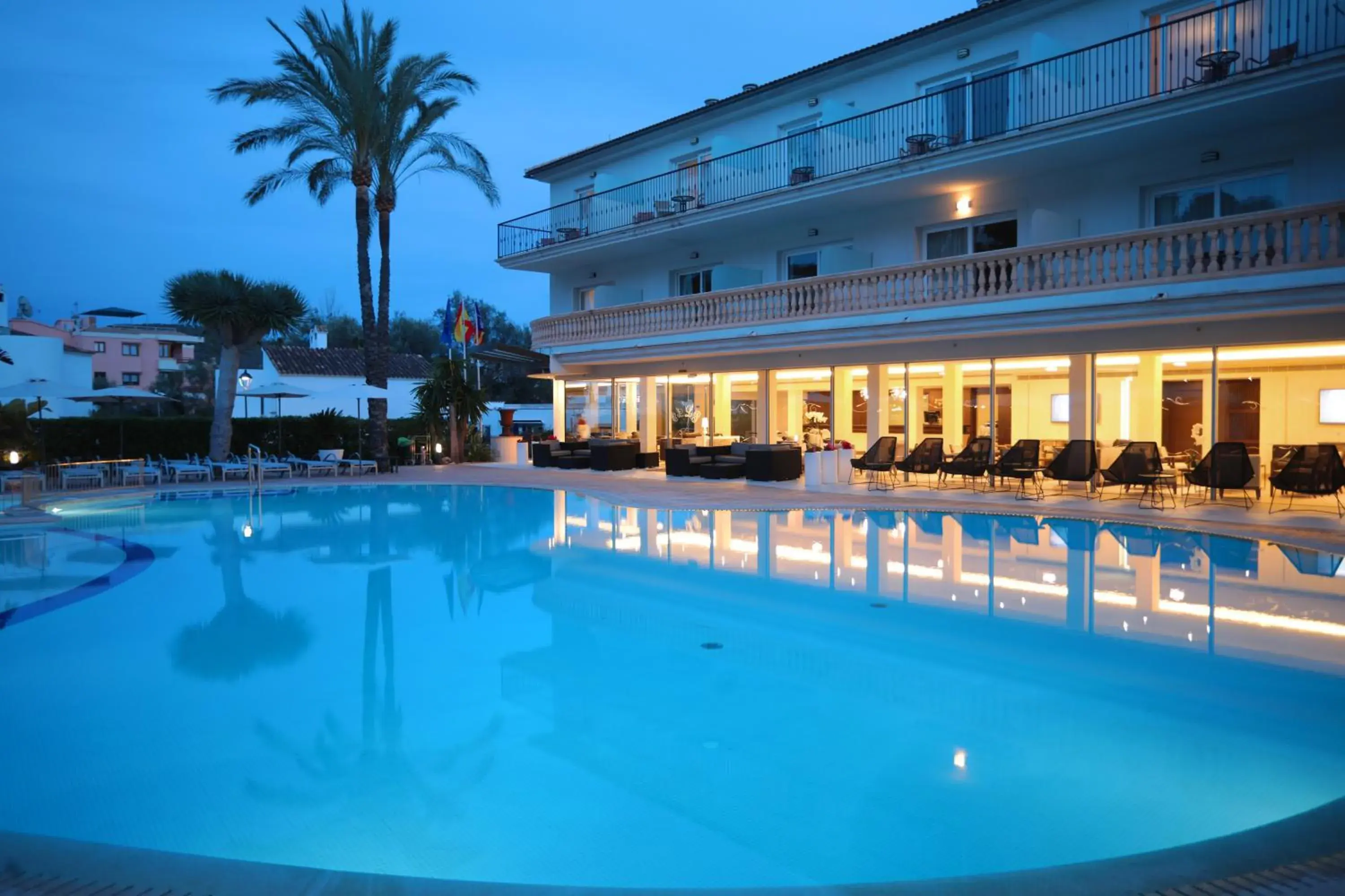 Swimming pool, Property Building in Hotel La Pergola Mallorca