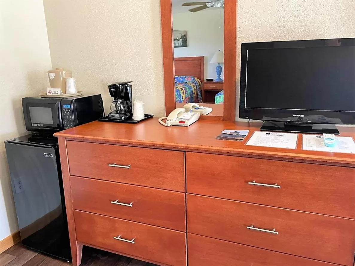 TV and multimedia in Pony Island Inn