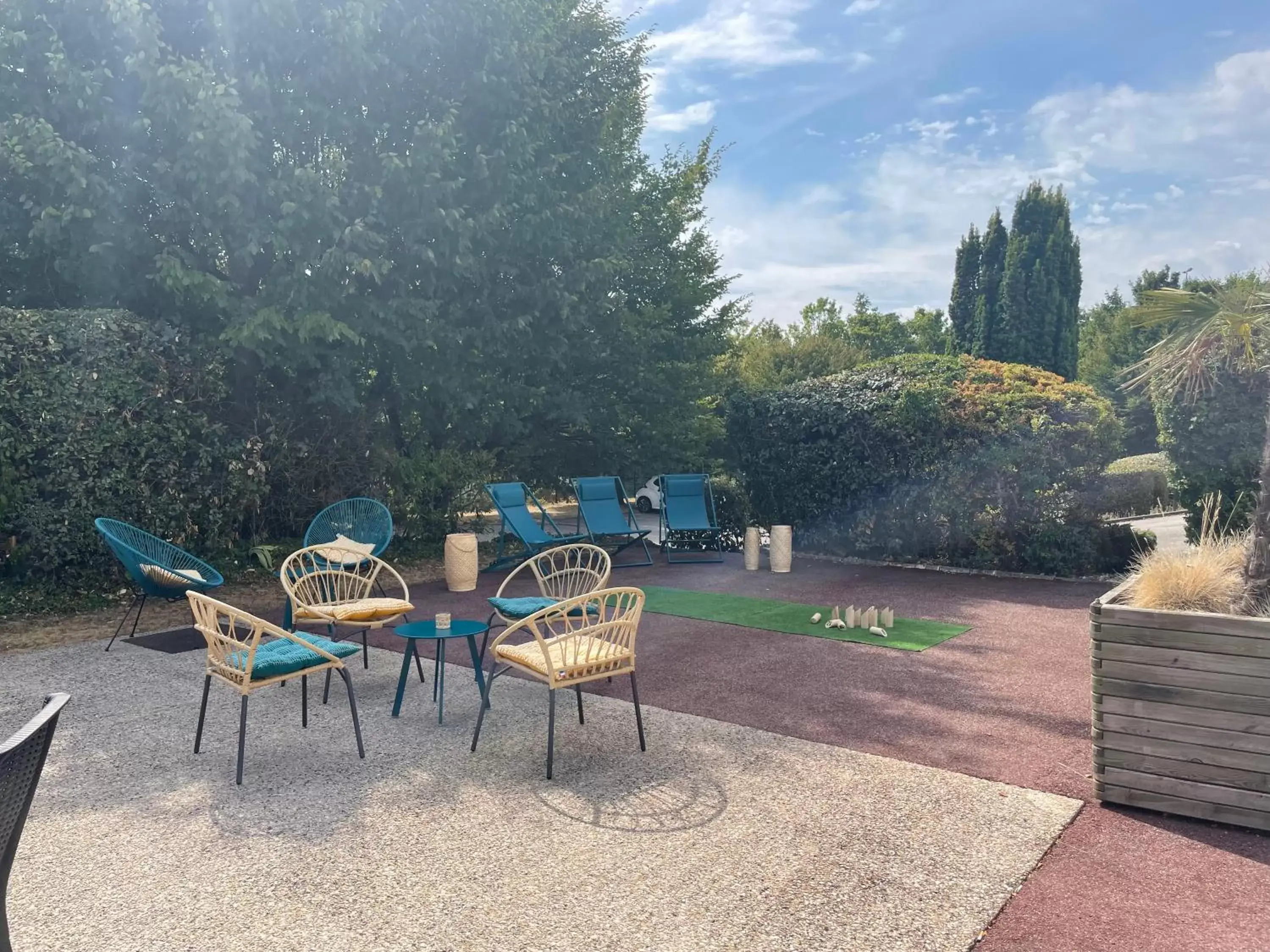 Patio in Mercure Rouen Val de Reuil