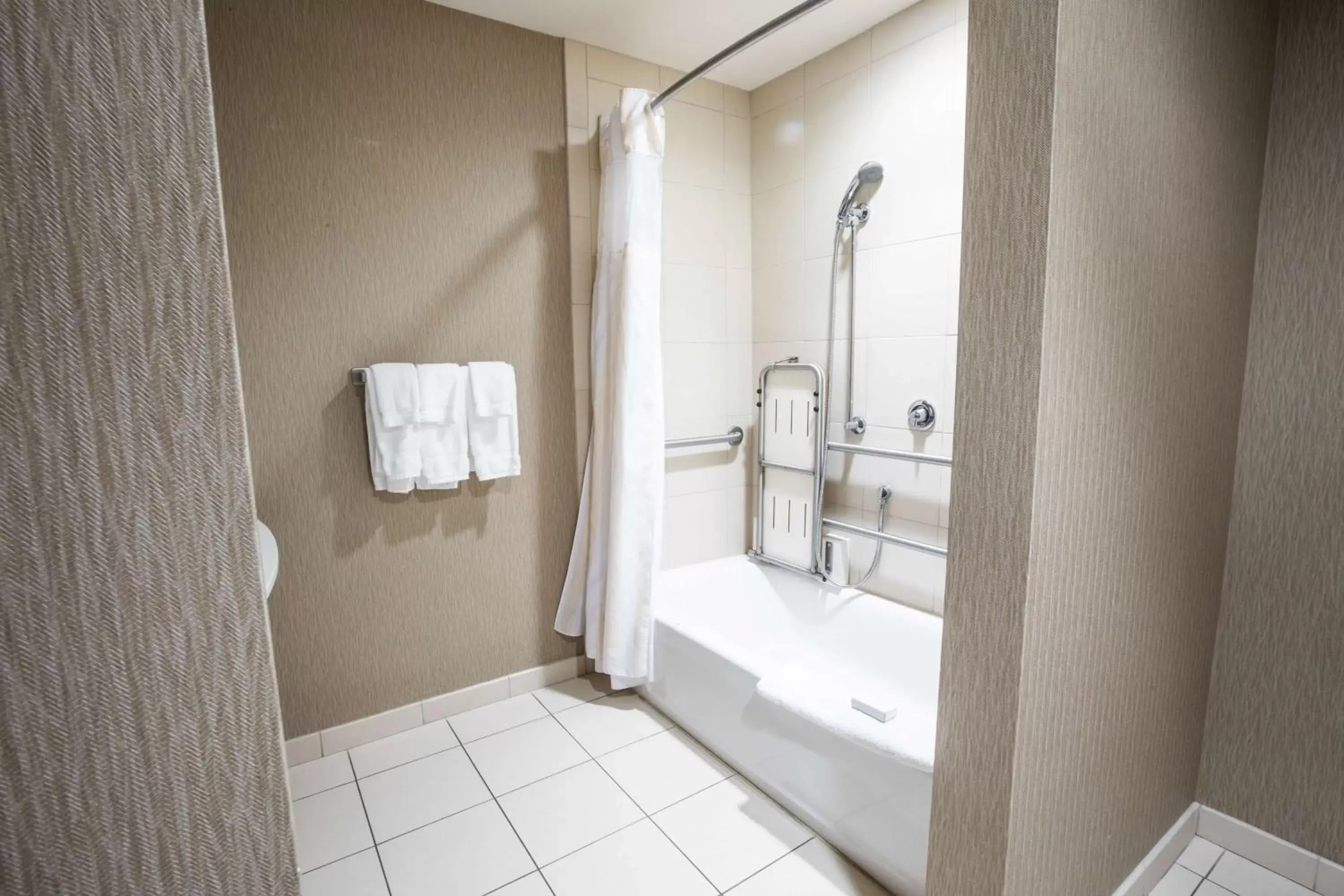 Bathroom in Hilton Garden Inn Clifton Park