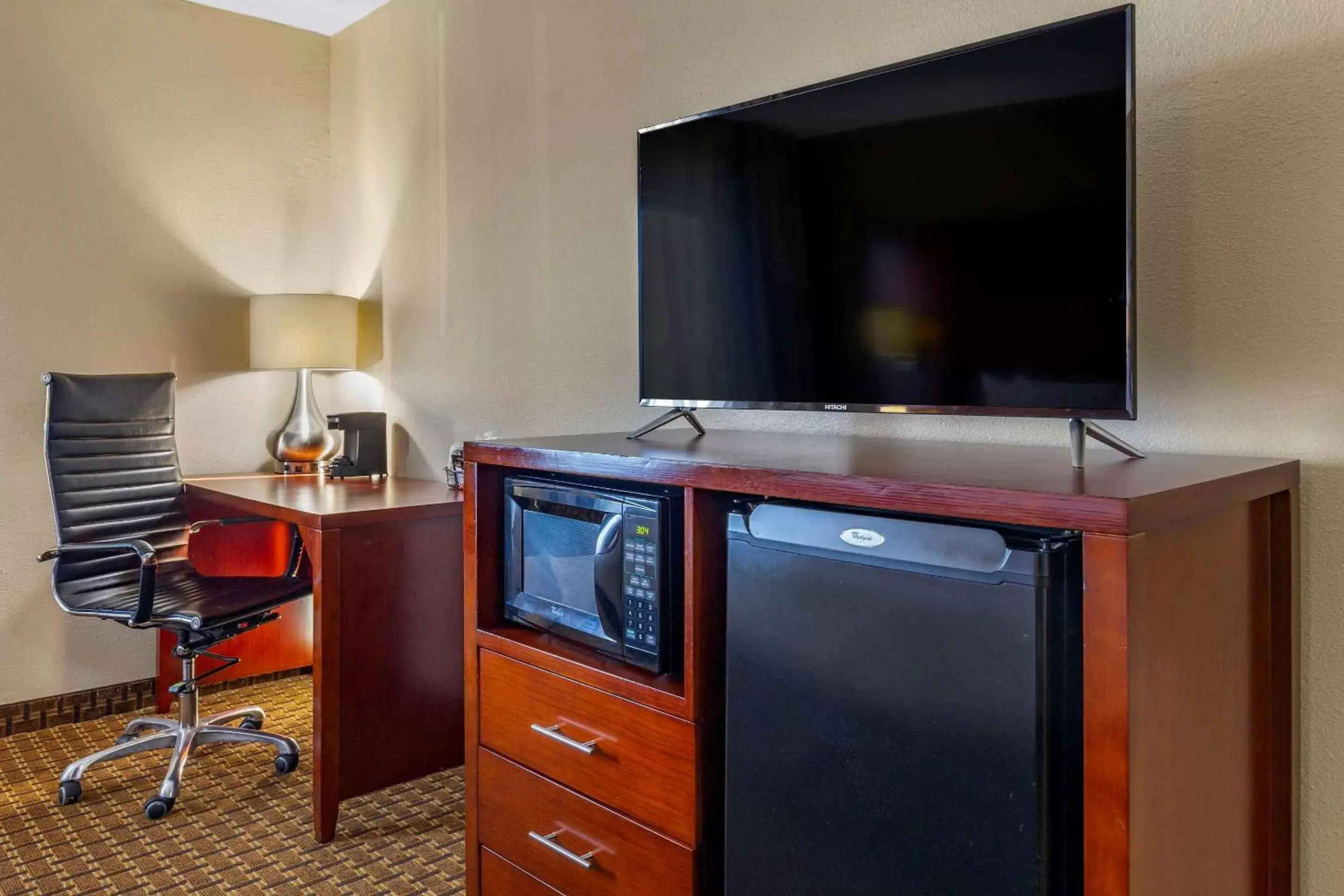 Photo of the whole room, TV/Entertainment Center in Comfort Inn At the Park