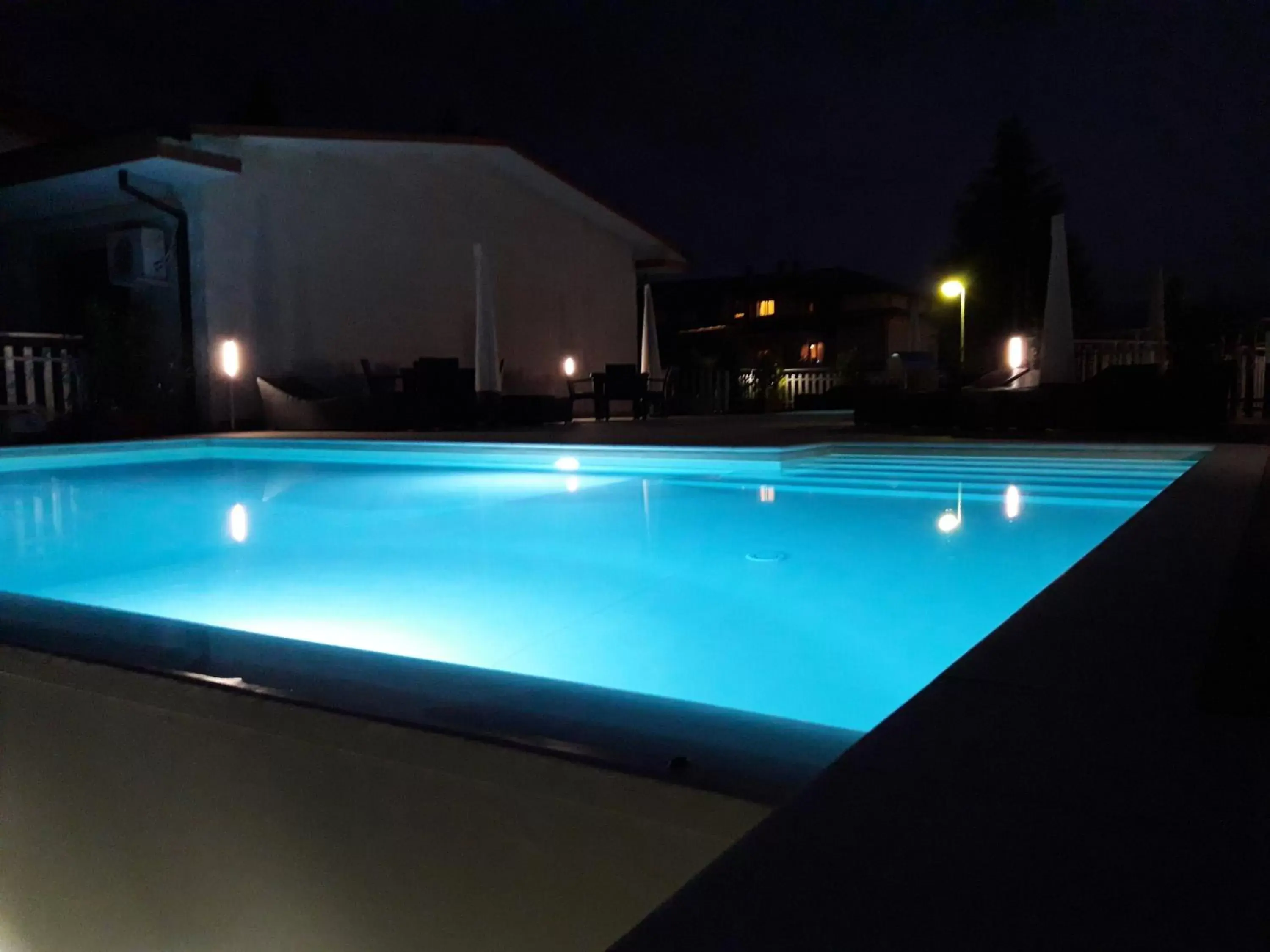Property building, Swimming Pool in Hotel La Compagnia Del Viaggiatore