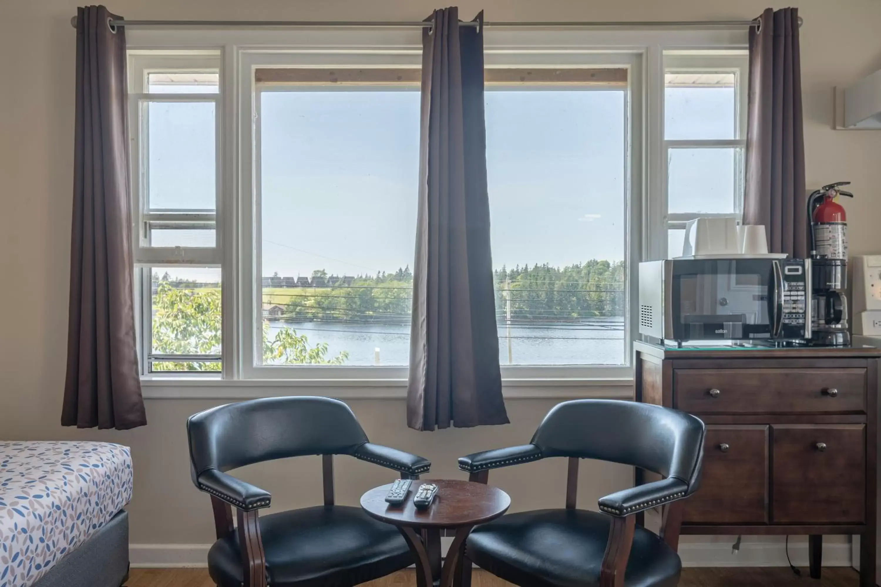 Lake view, Seating Area in Novastar Motel On The Lake