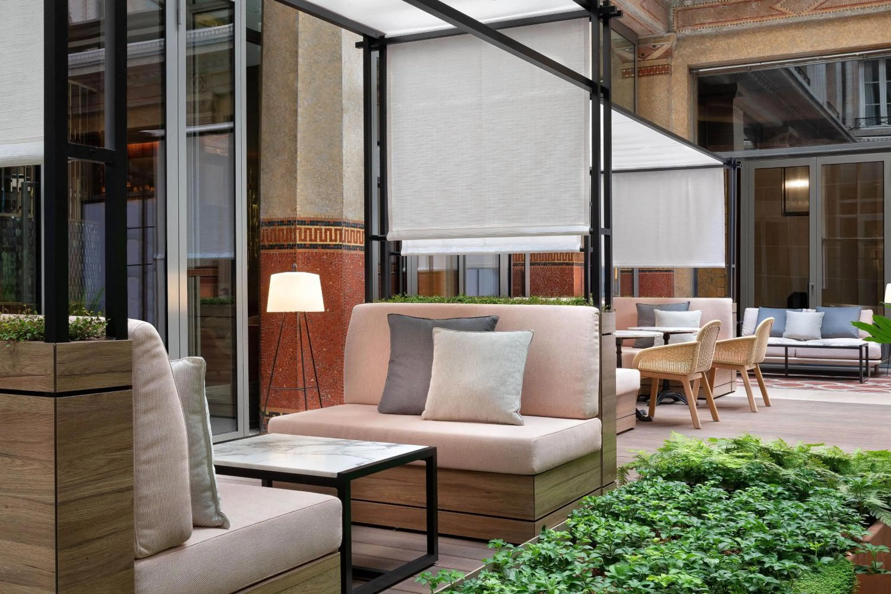 Restaurant/places to eat in Prince de Galles, a Luxury Collection hotel, Paris