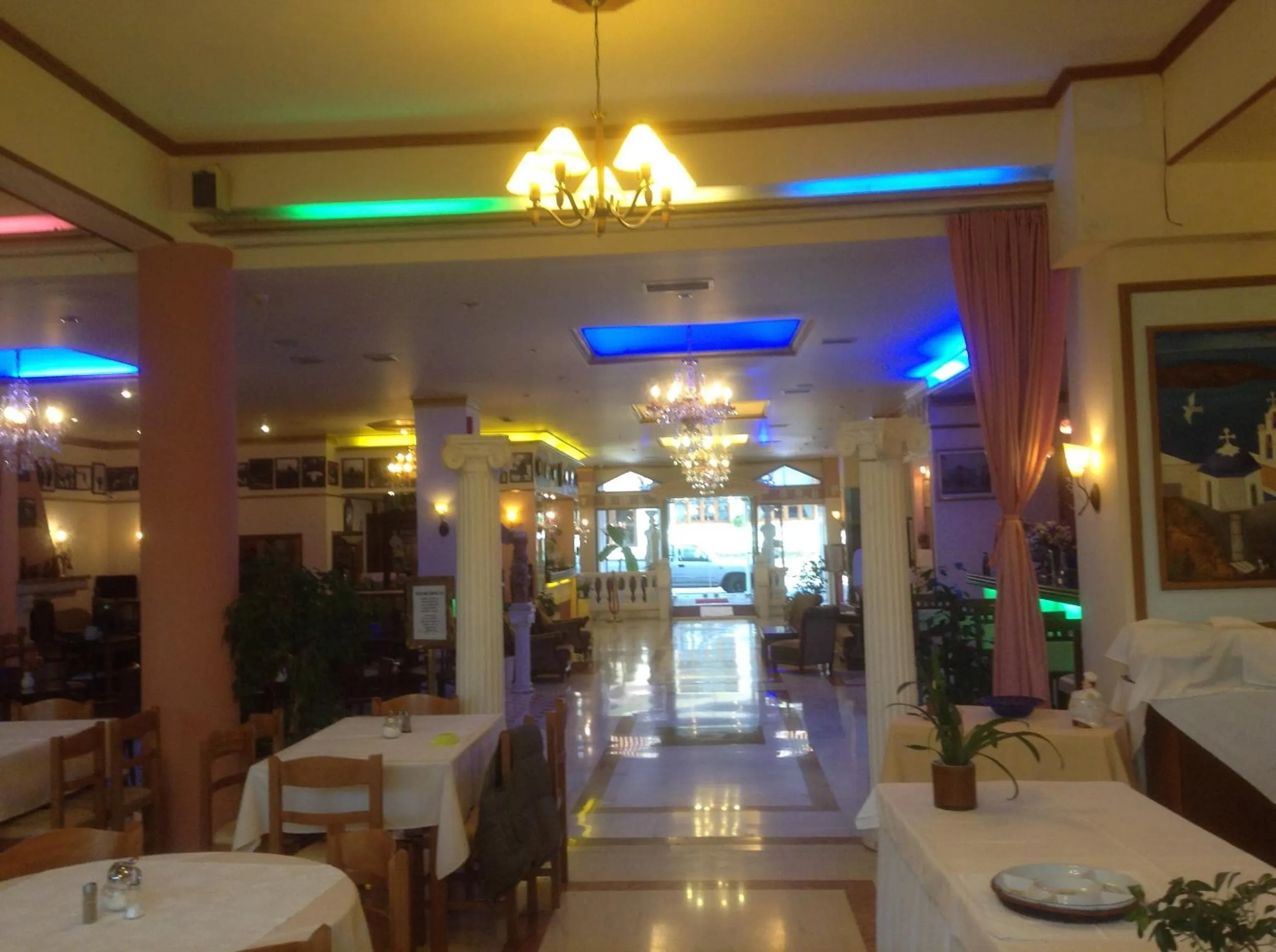 Restaurant/places to eat in Hotel Kosta Famissi