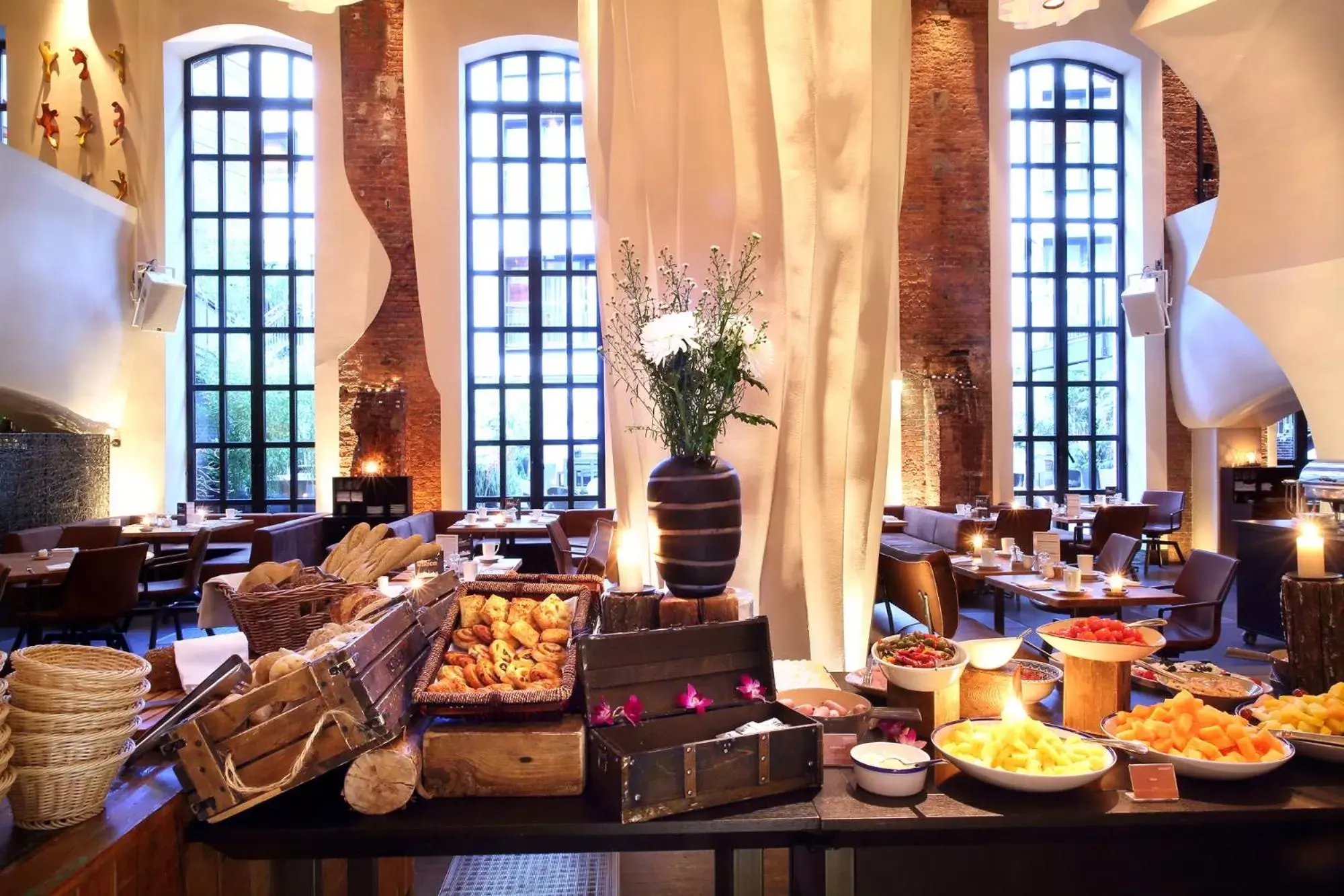 Breakfast, Restaurant/Places to Eat in east Hotel Hamburg
