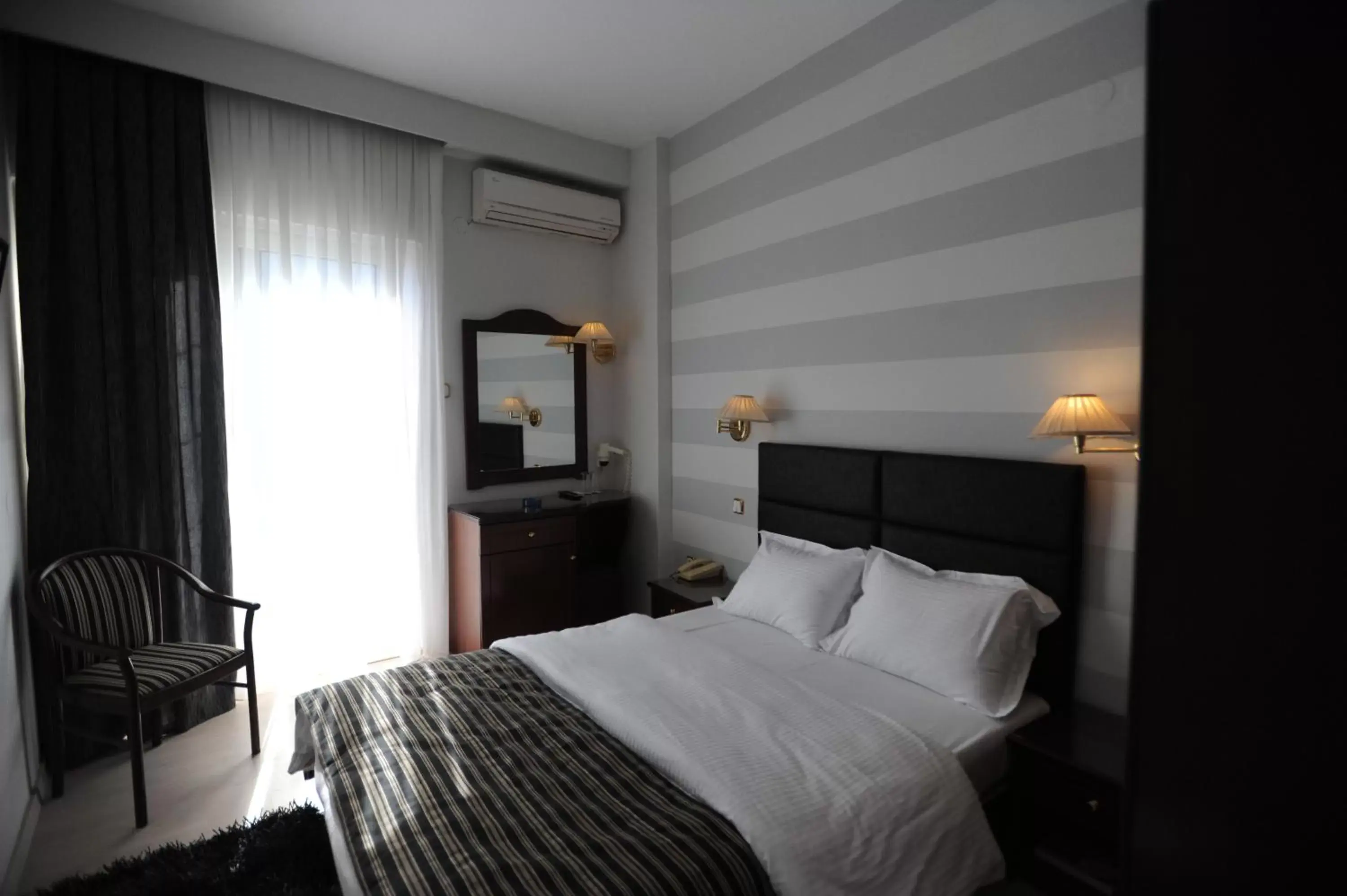 Single Room in Lingos Hotel