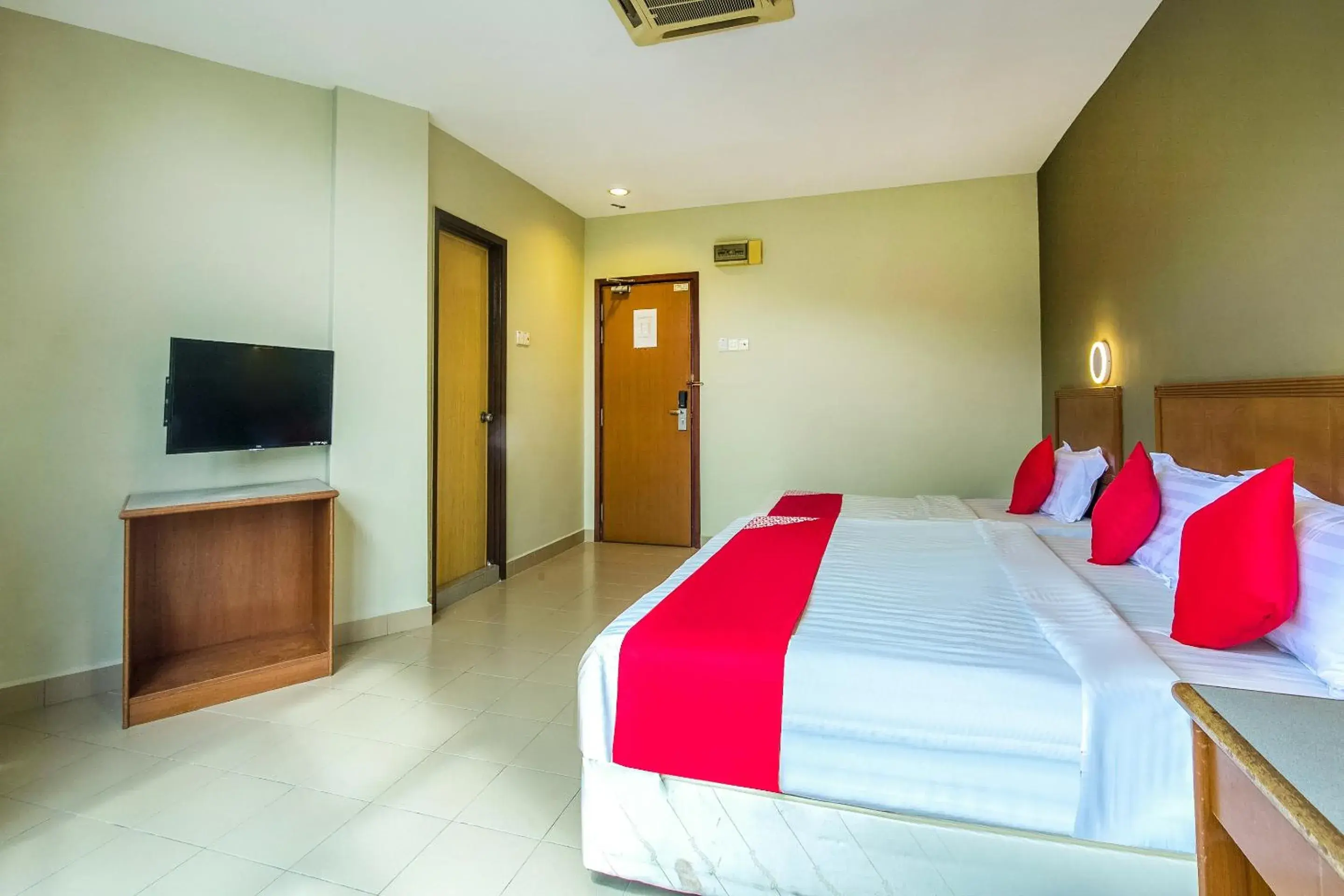 Bedroom, Bed in Super OYO 828 Comfort Hotel Shah Alam