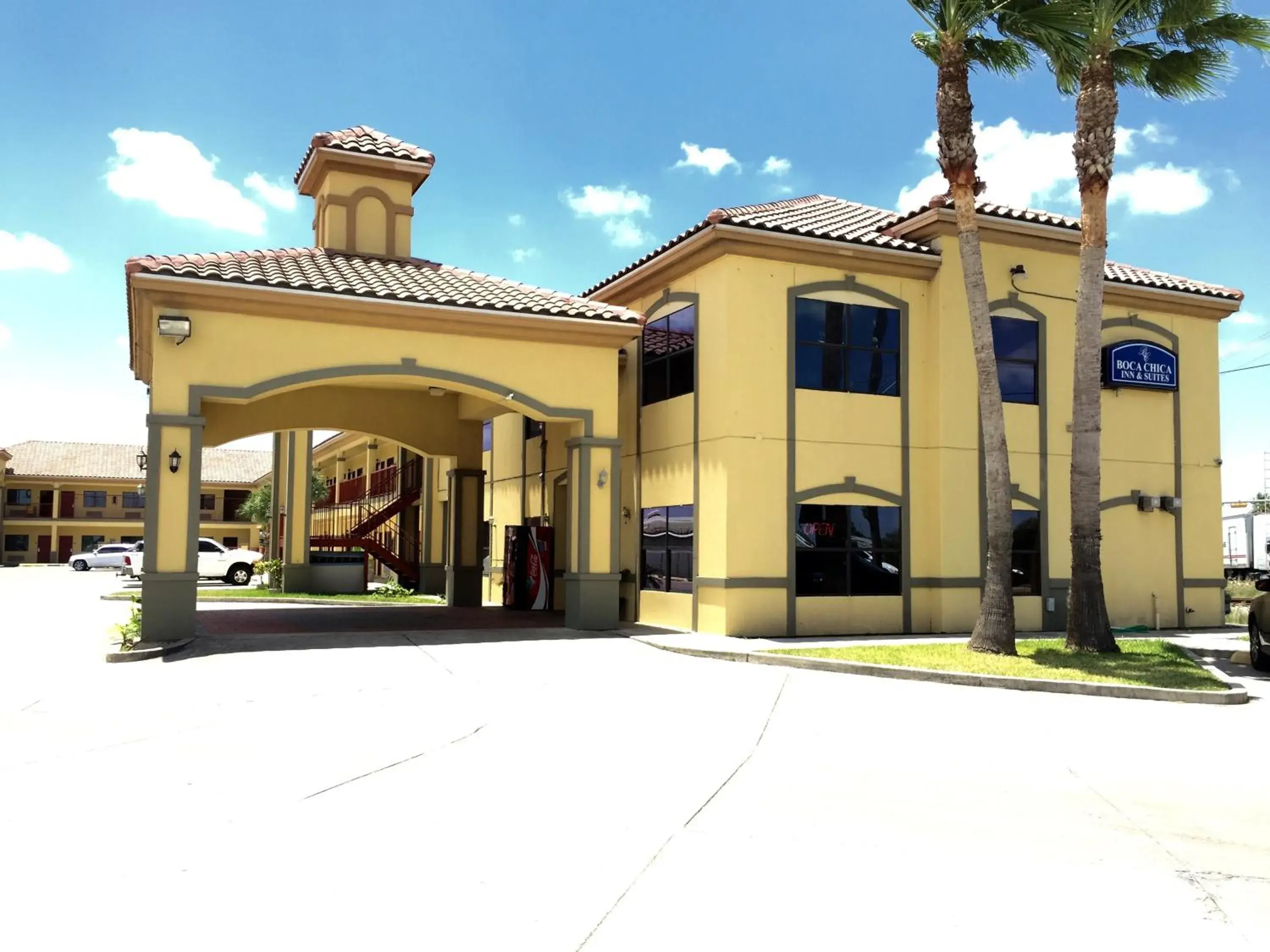 Facade/entrance, Property Building in Boca Chica Inn and Suites