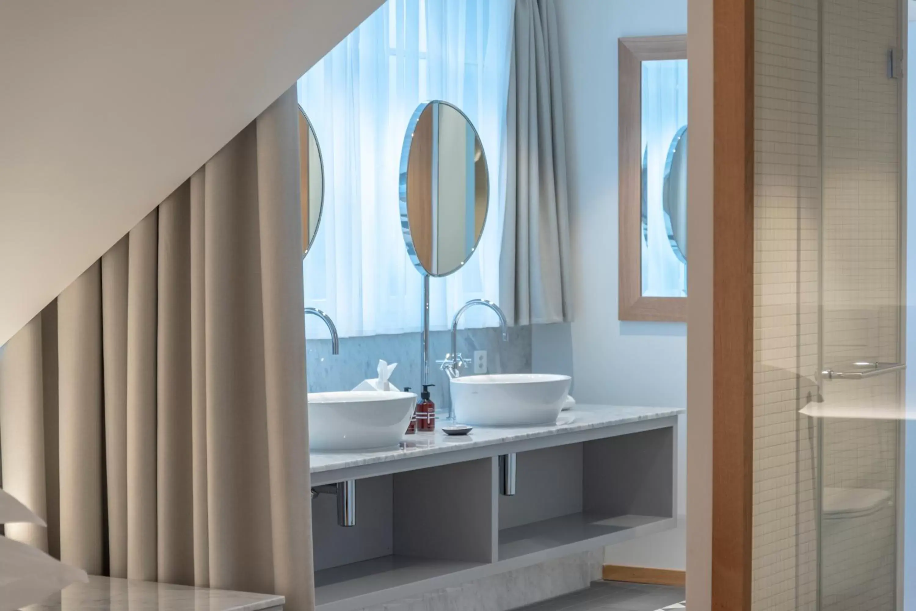 Bathroom in CASPAR Swiss Quality Hotel