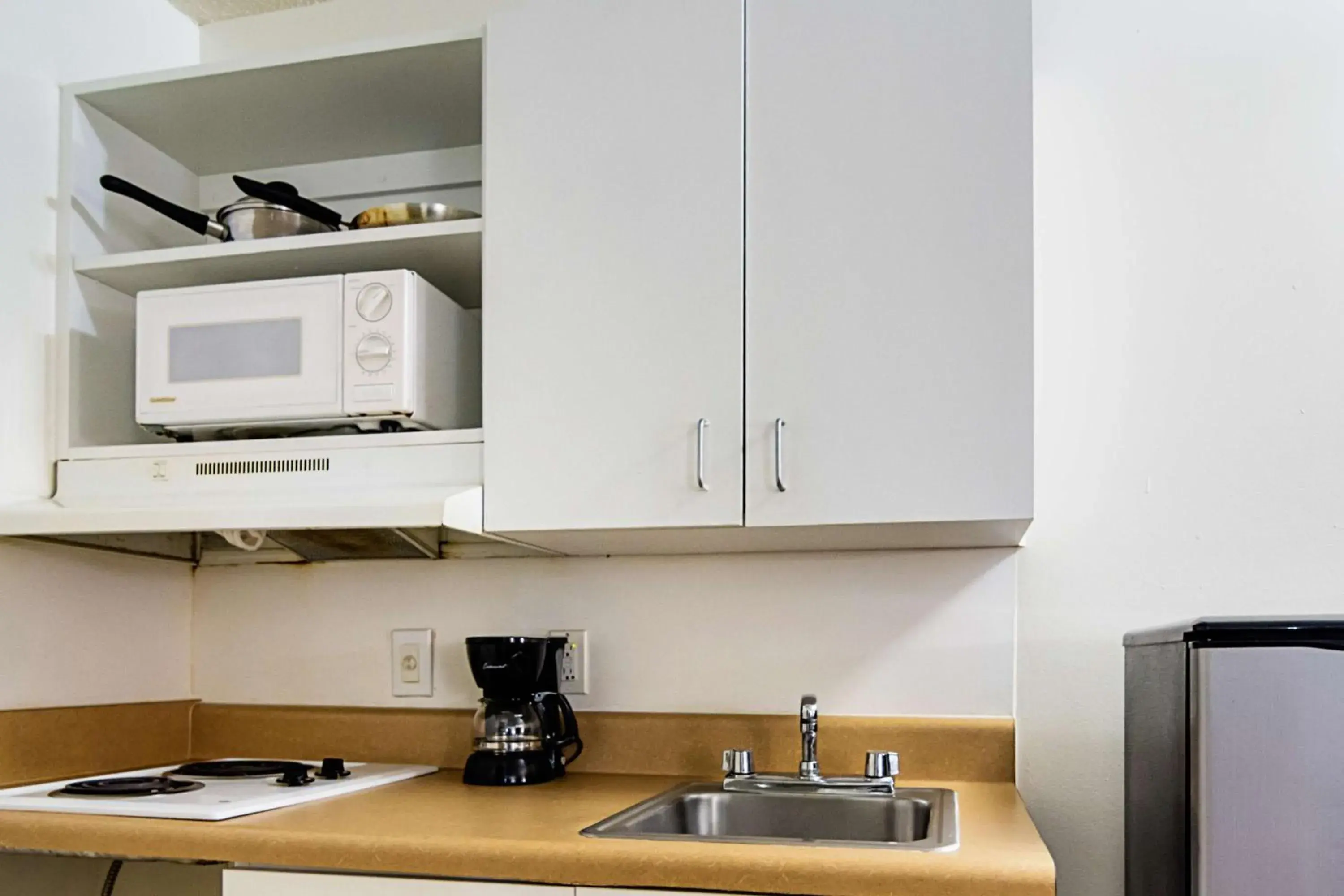 Photo of the whole room, Kitchen/Kitchenette in Motel 6-Fayetteville, NC - Fort Bragg Area