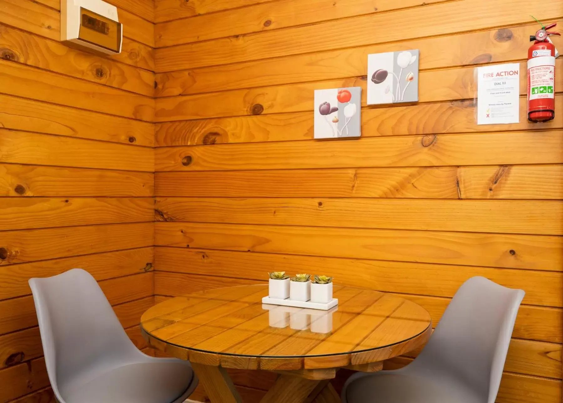 Dining area in Tudor Park Motel