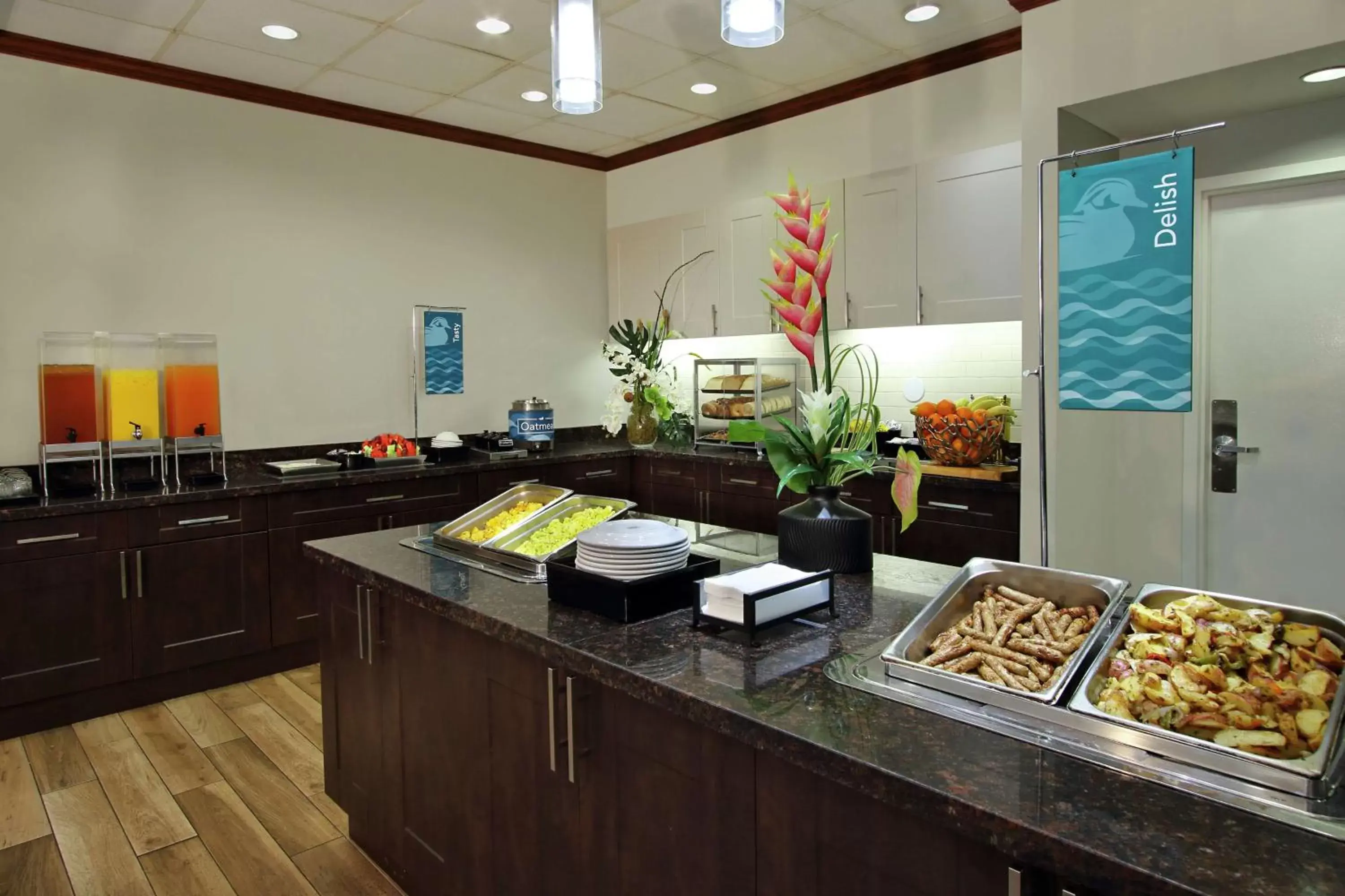 Dining area in Homewood Suites by Hilton Fort Lauderdale Airport-Cruise Port