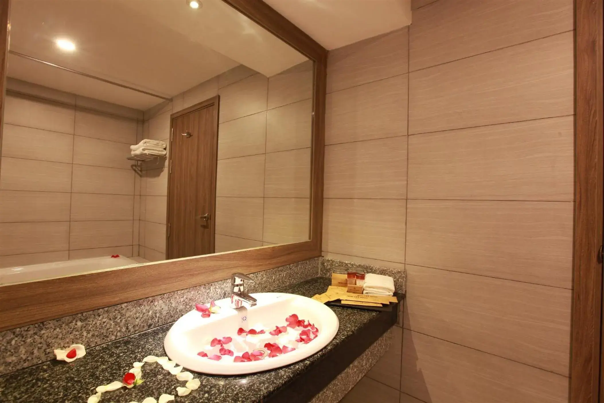 Bathroom in Minh Tam Hotel & Spa 3/2