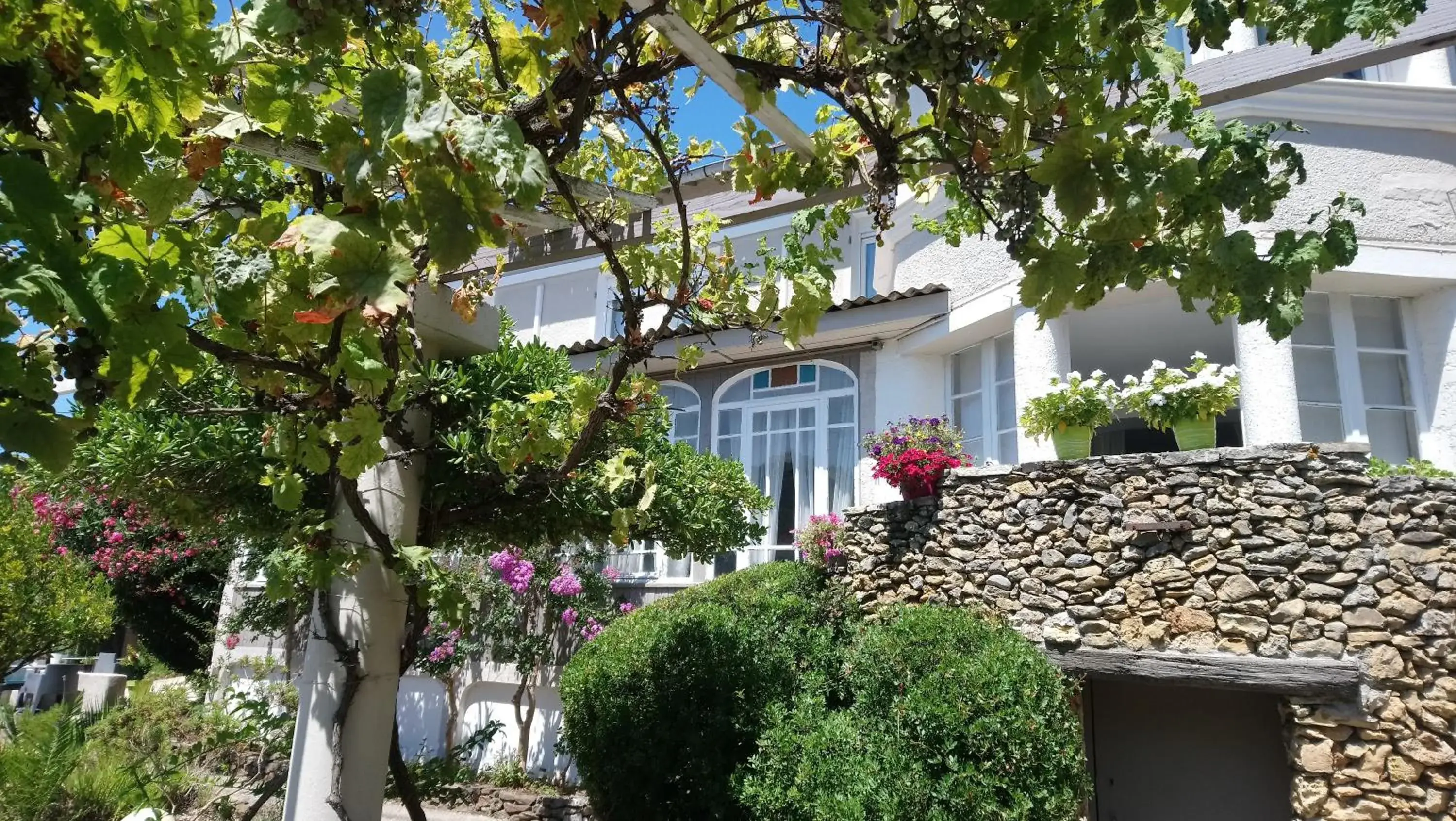 Facade/entrance, Property Building in Hotel Les Jardins de Bormes