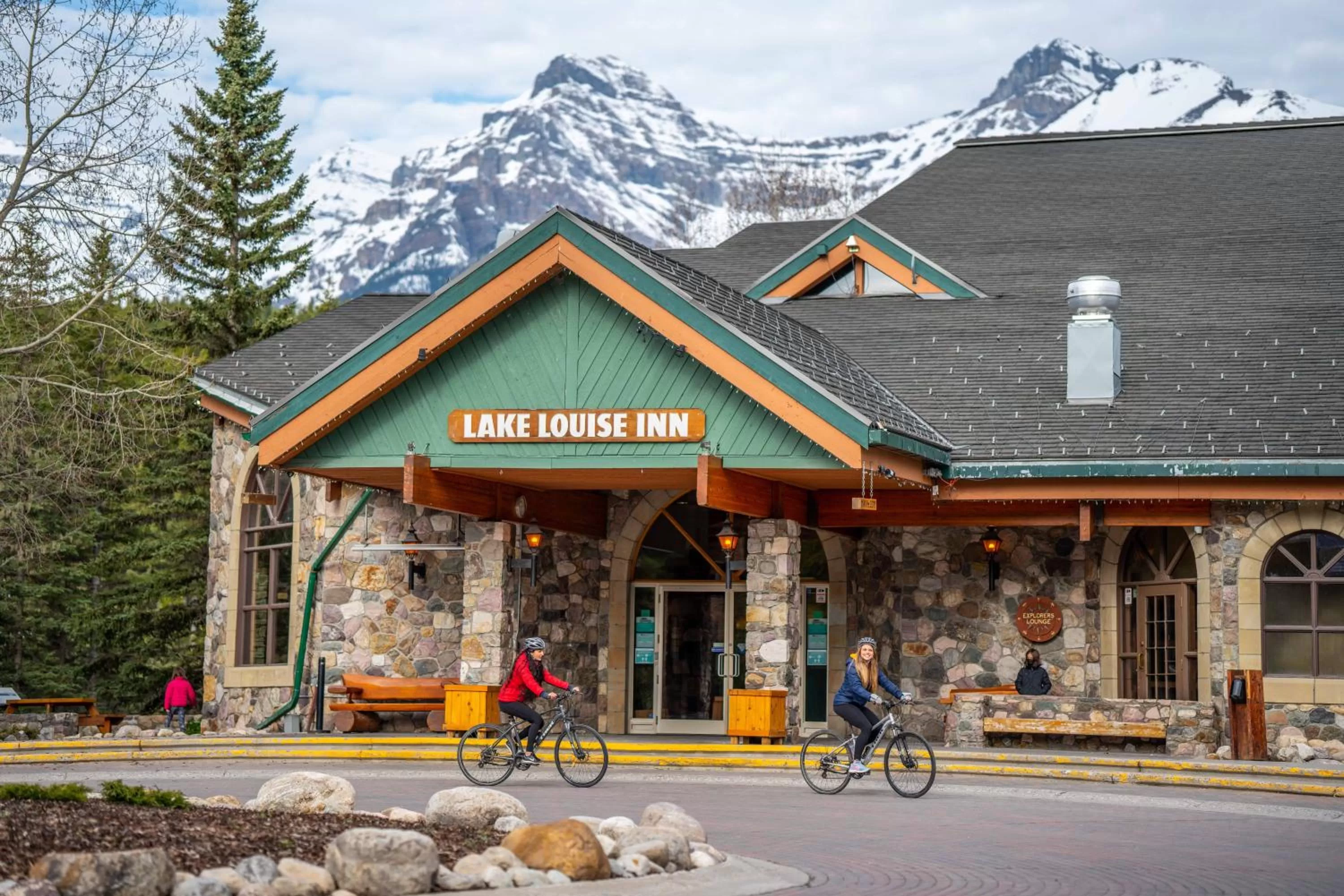 Lobby or reception in Lake Louise Inn
