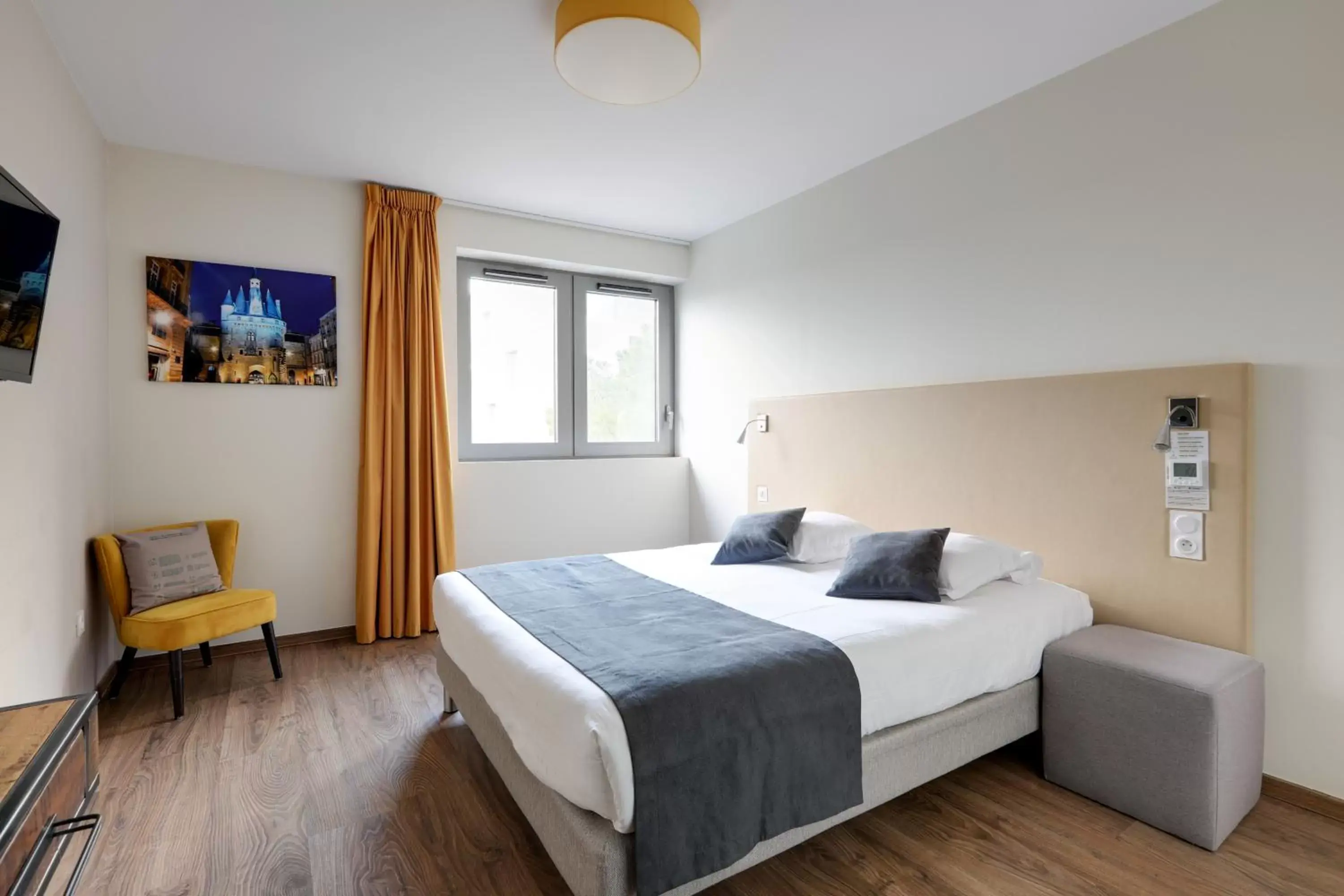 Photo of the whole room, Bed in All Suites Bordeaux Marne – Gare Saint-Jean