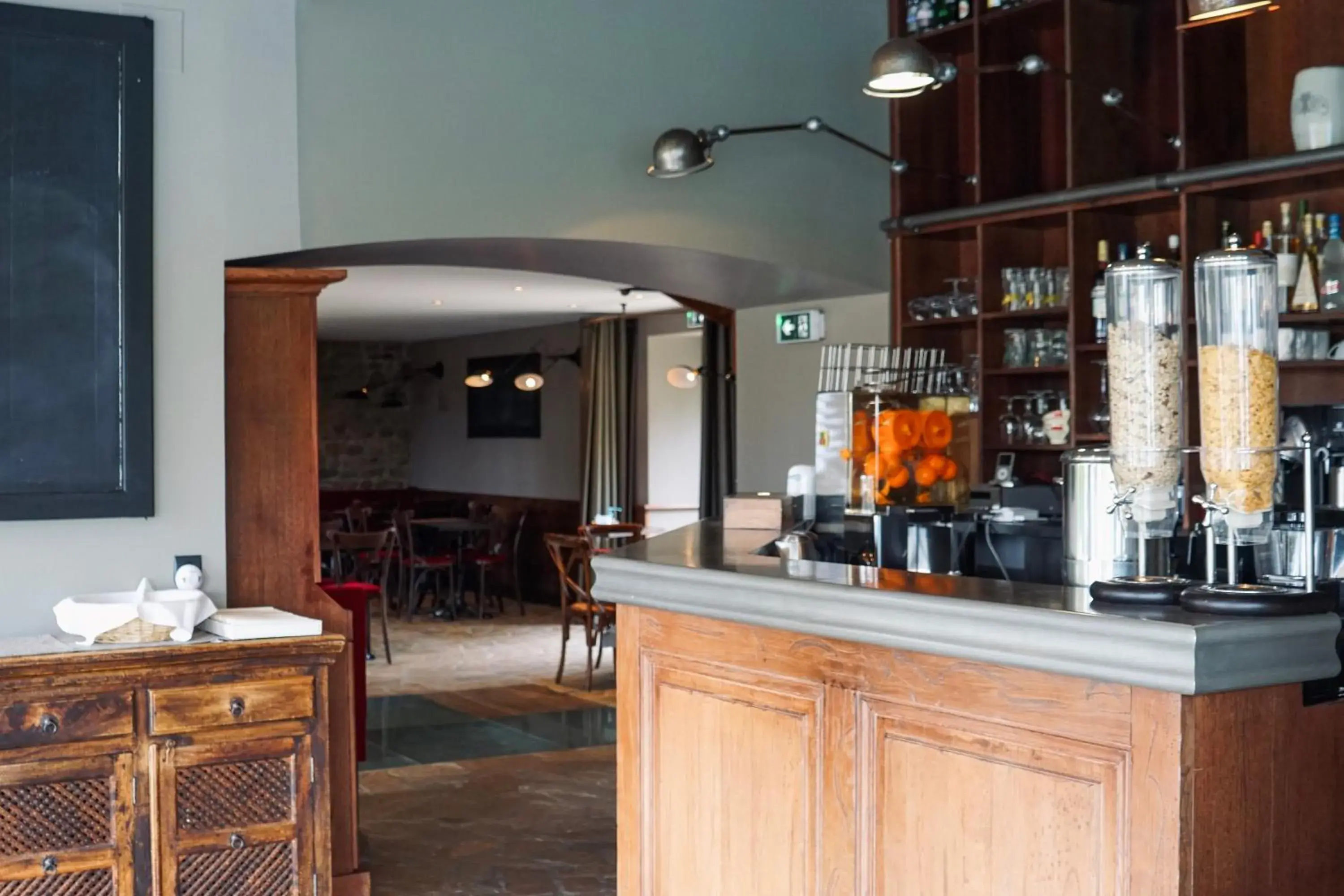Buffet breakfast, Lounge/Bar in Manoir Des Douets Fleuris