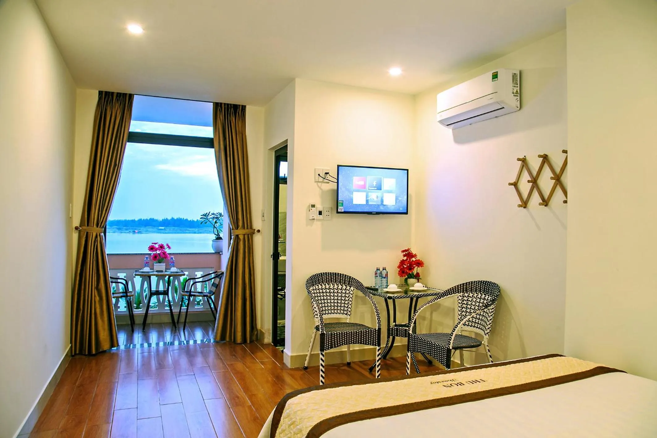 Balcony/Terrace, Bed in Thu Bon Riverside Homestay